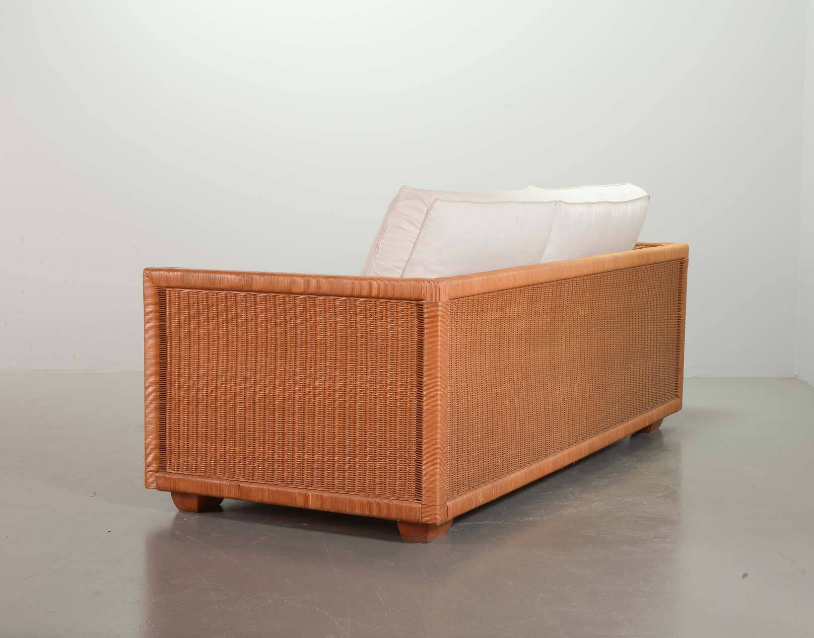 Luxurious Italian Gasparucci Reed White Lounge Greenhouse Sofa. Italy, 1980