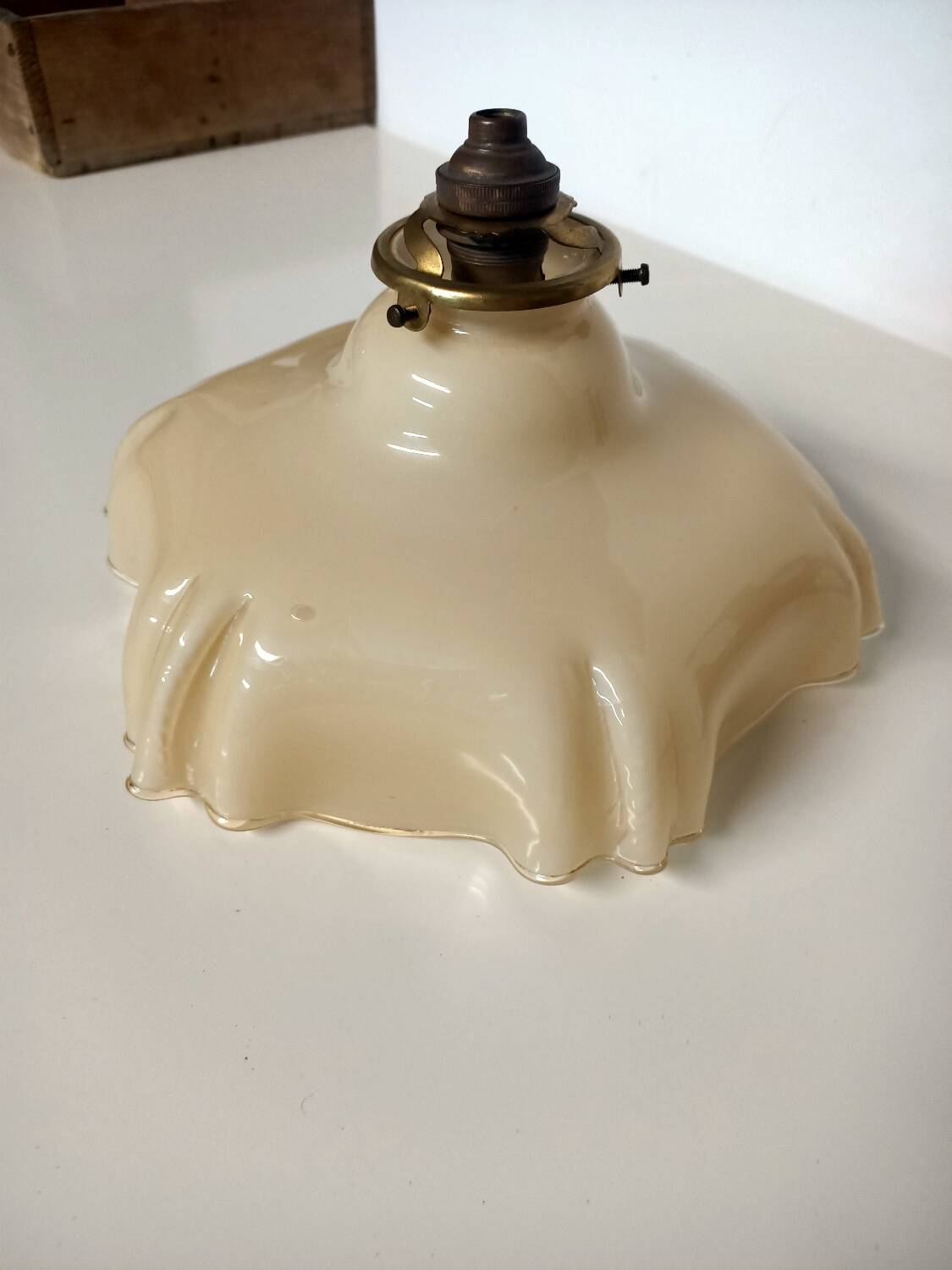 Beige opaline ceiling light in uraline