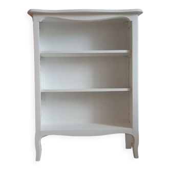 White lacquered bibus