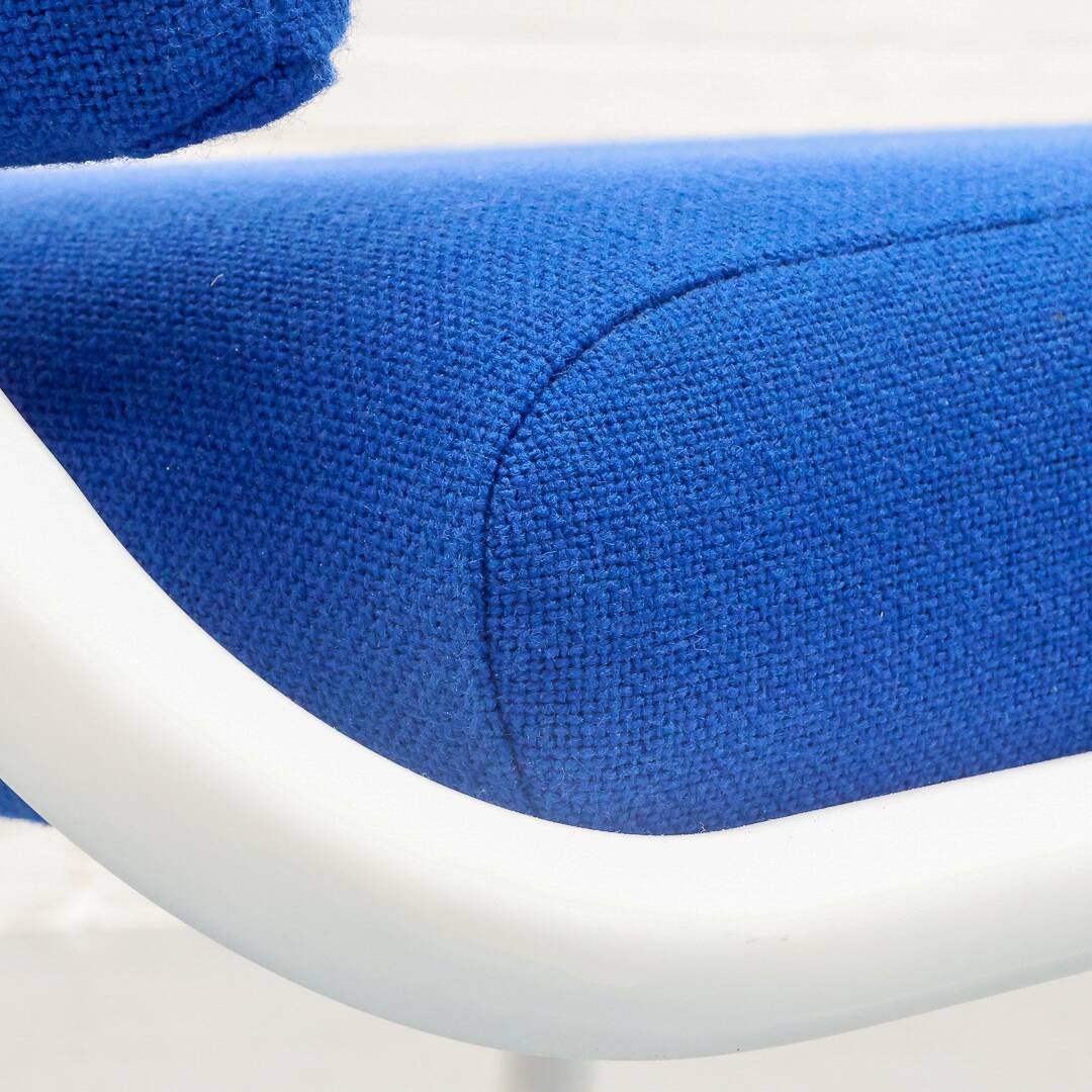 Postmodern Blue Tubular Frame Lounge Chair