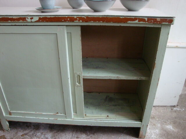 Buffet with sliding doors
