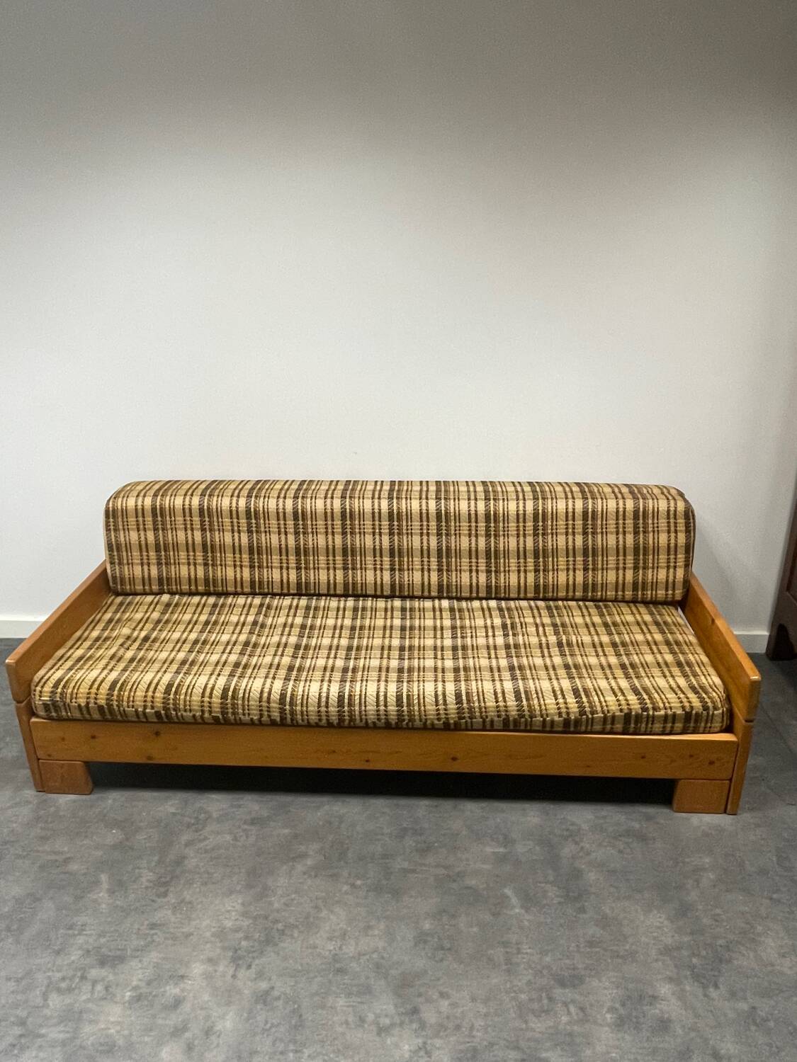 Brutalist/modernist convertible sofa in solid wood neither