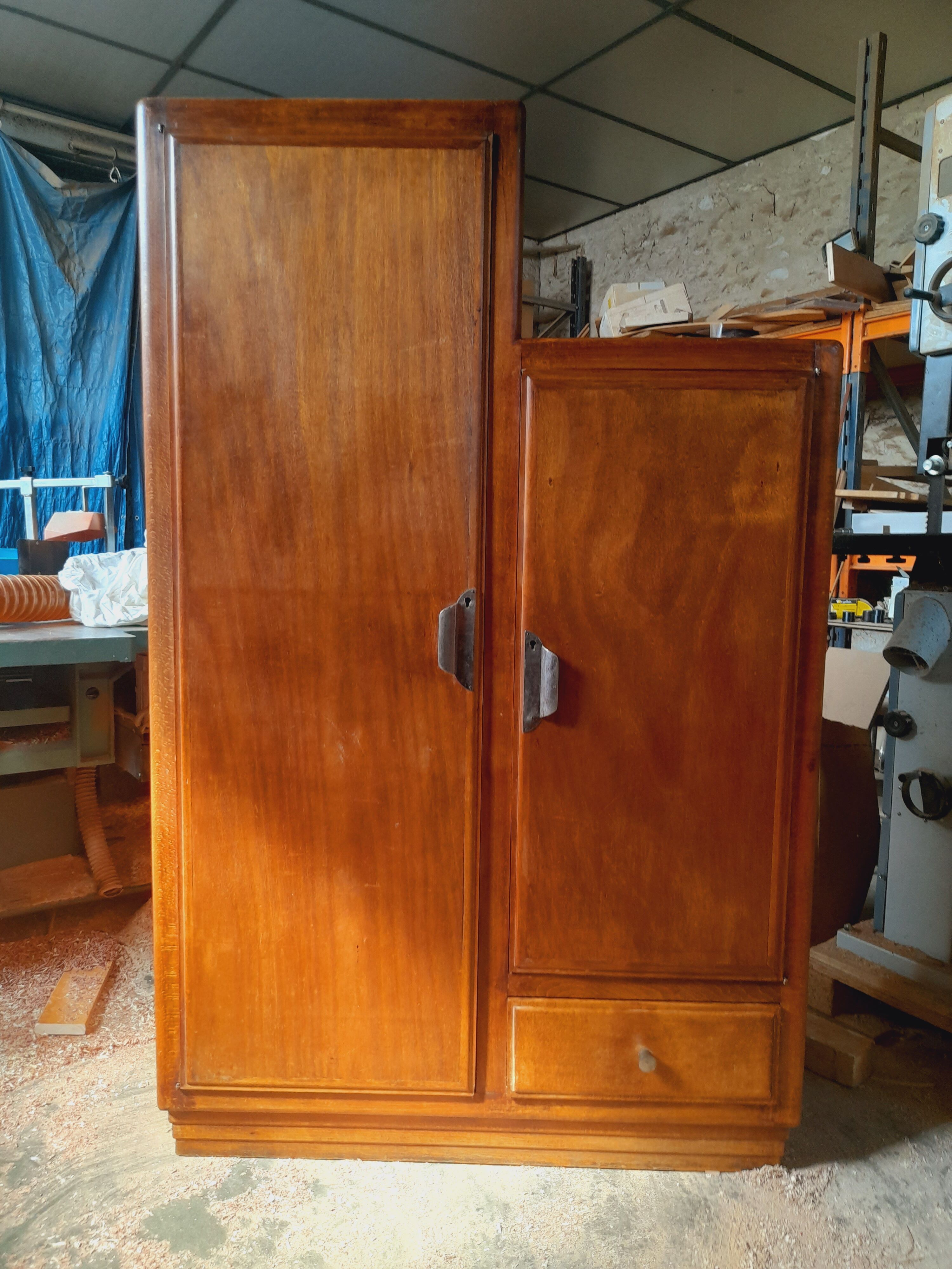 Asymmetrical cabinet 50's