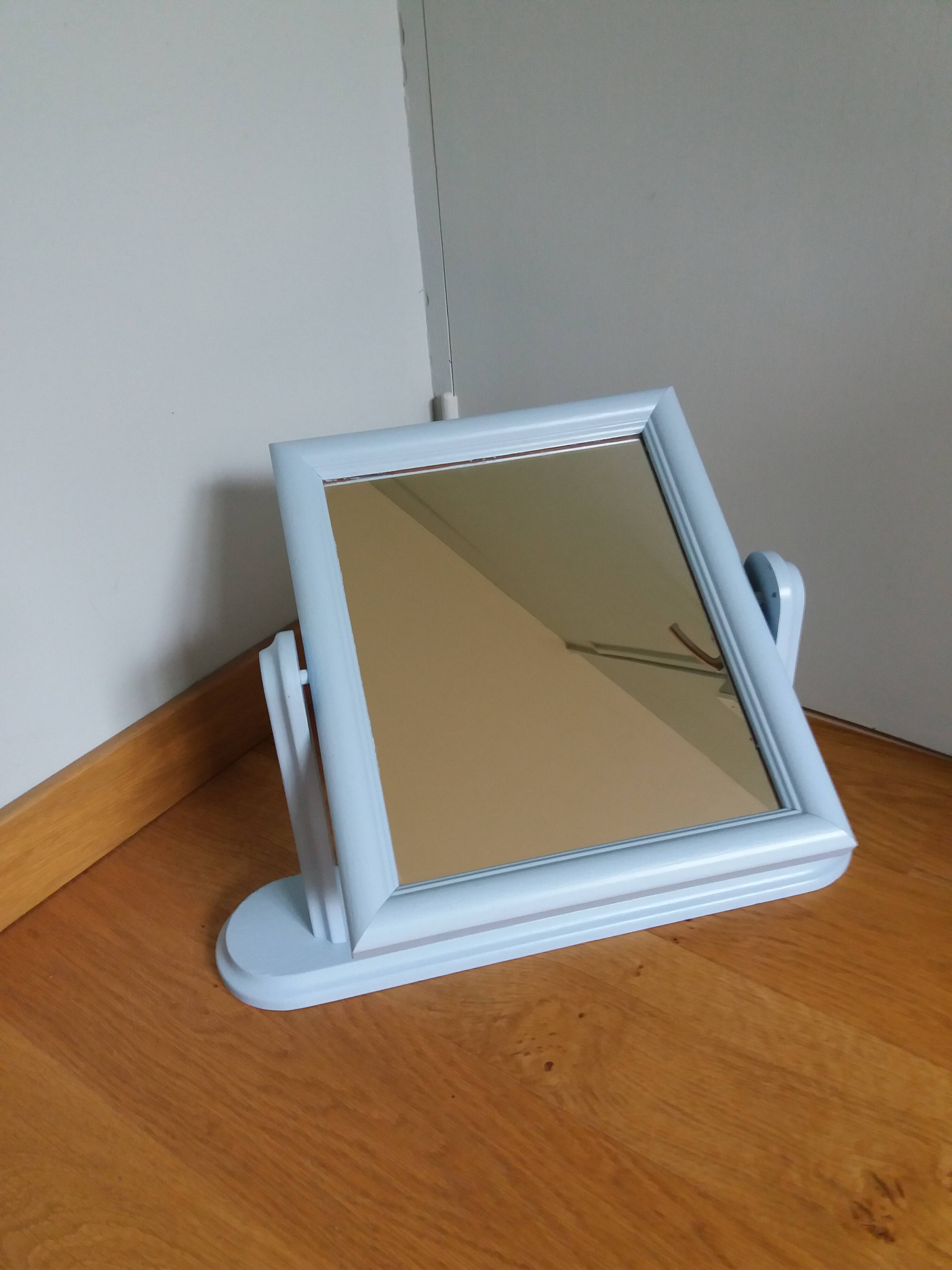 Swivel table mirror