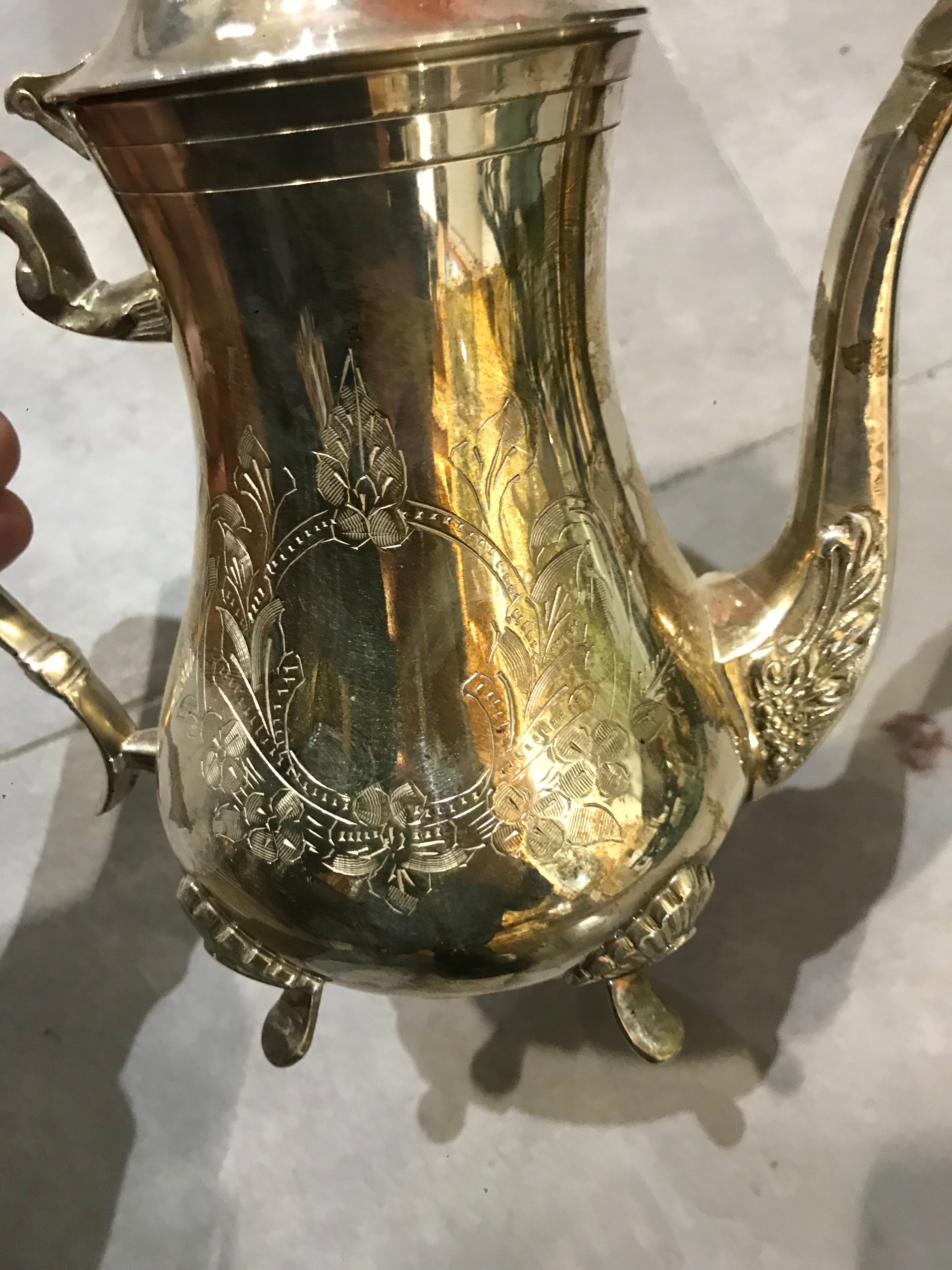 Théière en métal argenté