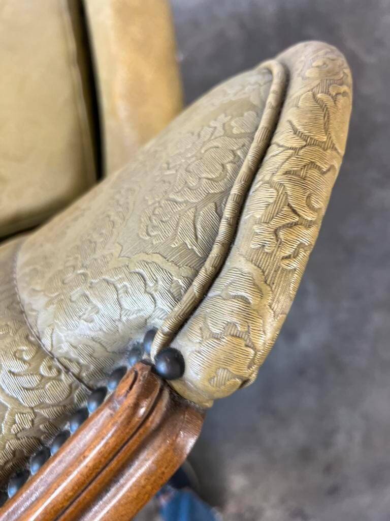 Vintage baroque one-seater armchair