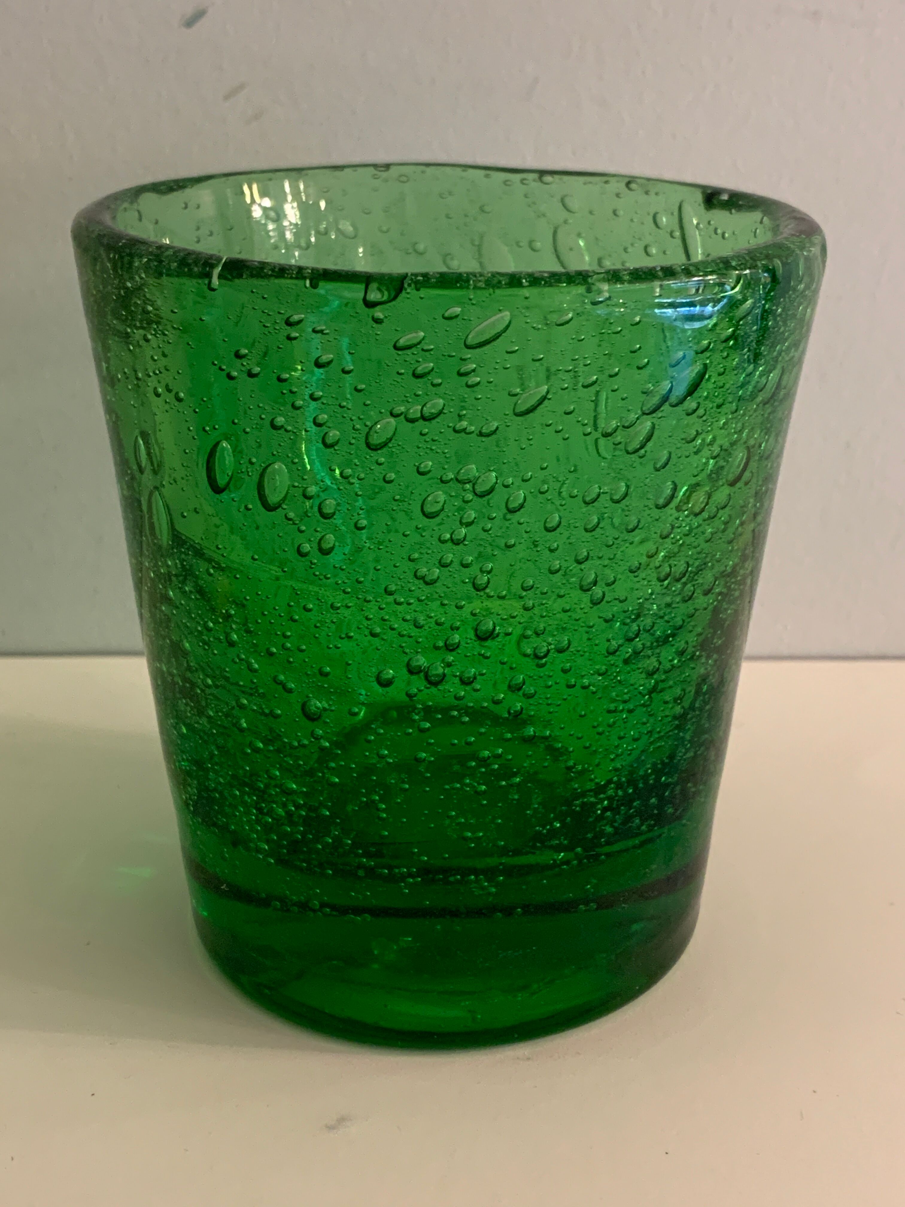 6 green whiskey glasses, bubbles and Biot soufflés