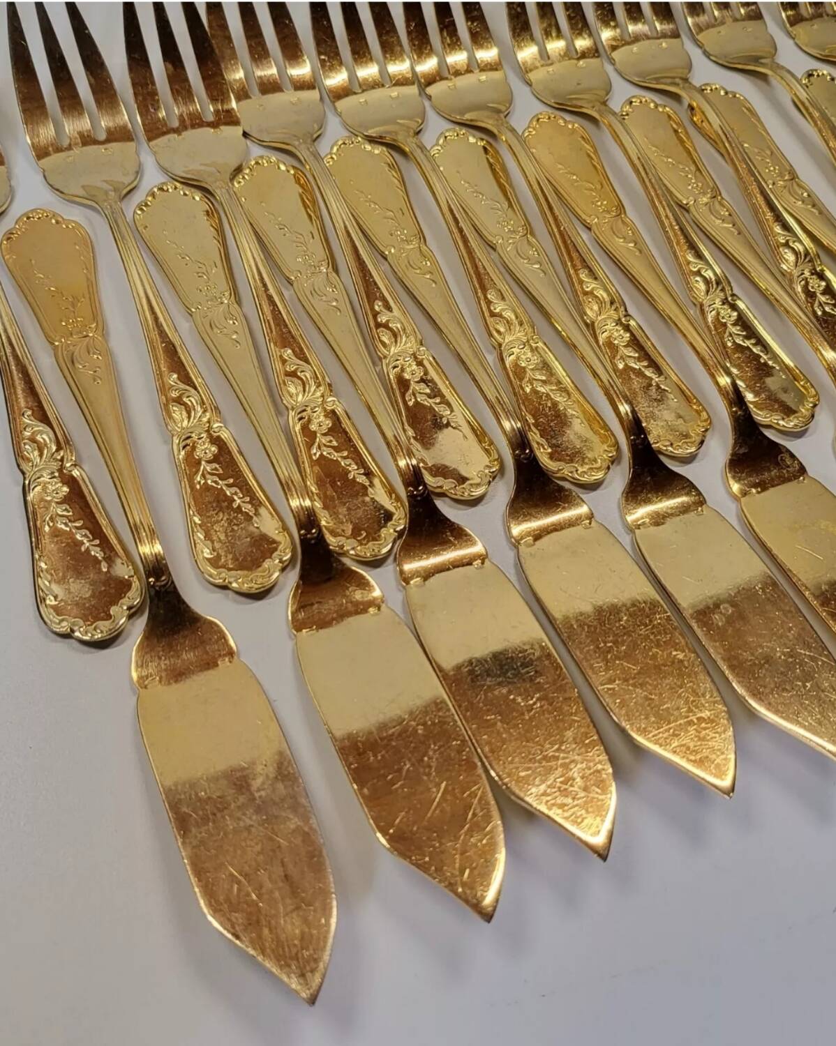 Gold metal fish cutlery, knives and forks 24 pieces