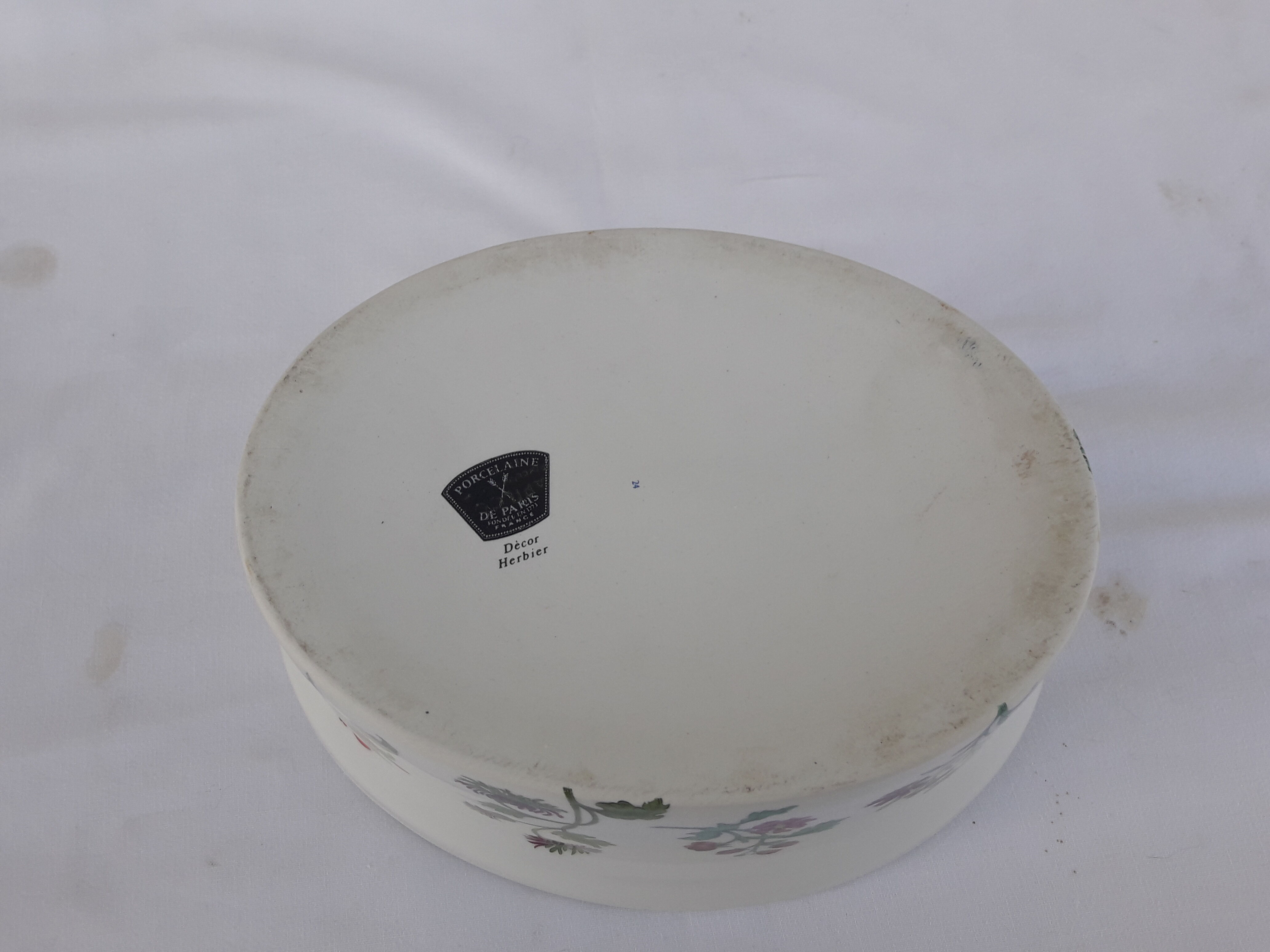 Porcelain dish from Paris model Herbier