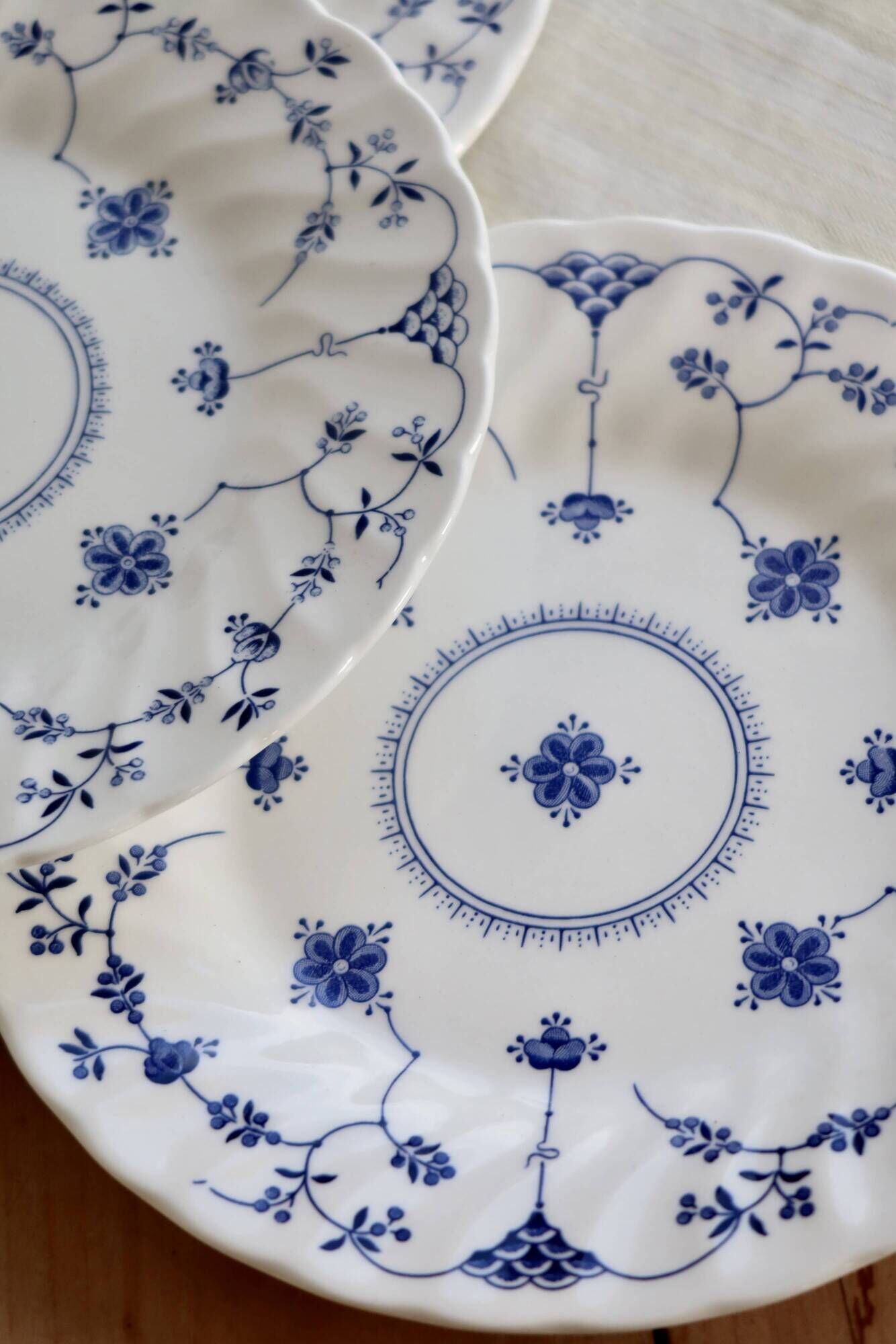 4 vintage dessert plates Churchill blue and white porcelain