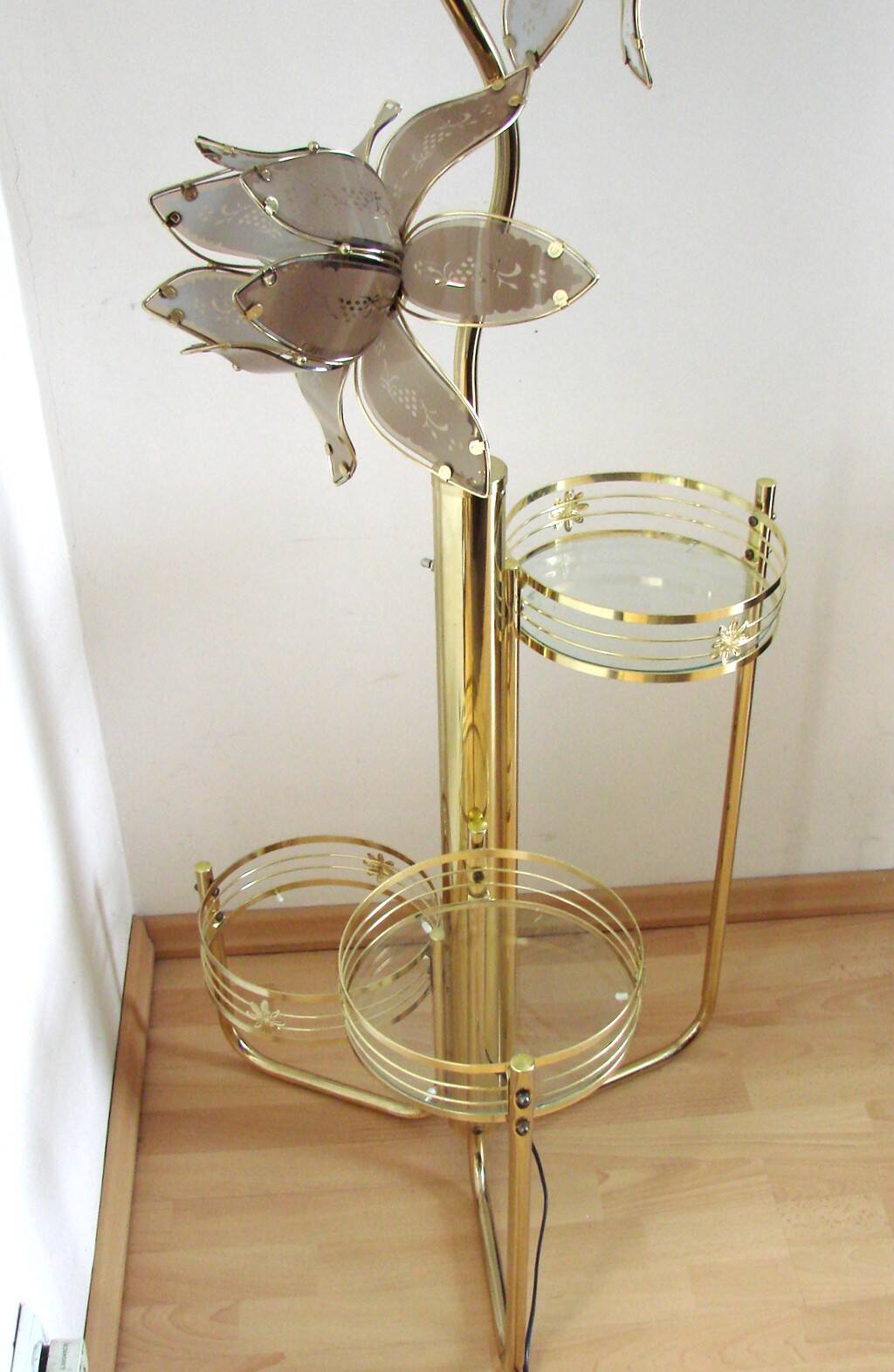 Floor lamp with flower bed - Hollywood Regency, brass and glass, 1970s.