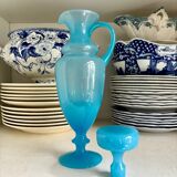 Aiguière, pichet en opaline bleu ciel