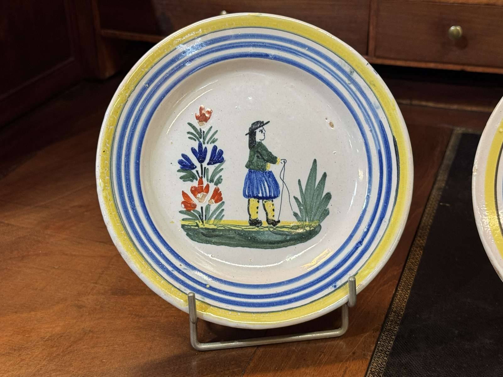 Pair of Quimper earthenware plates from the 1930s - D=17.5cm
