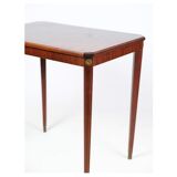 Table d’appoint décorée d’ornements en bronze en acajou clair