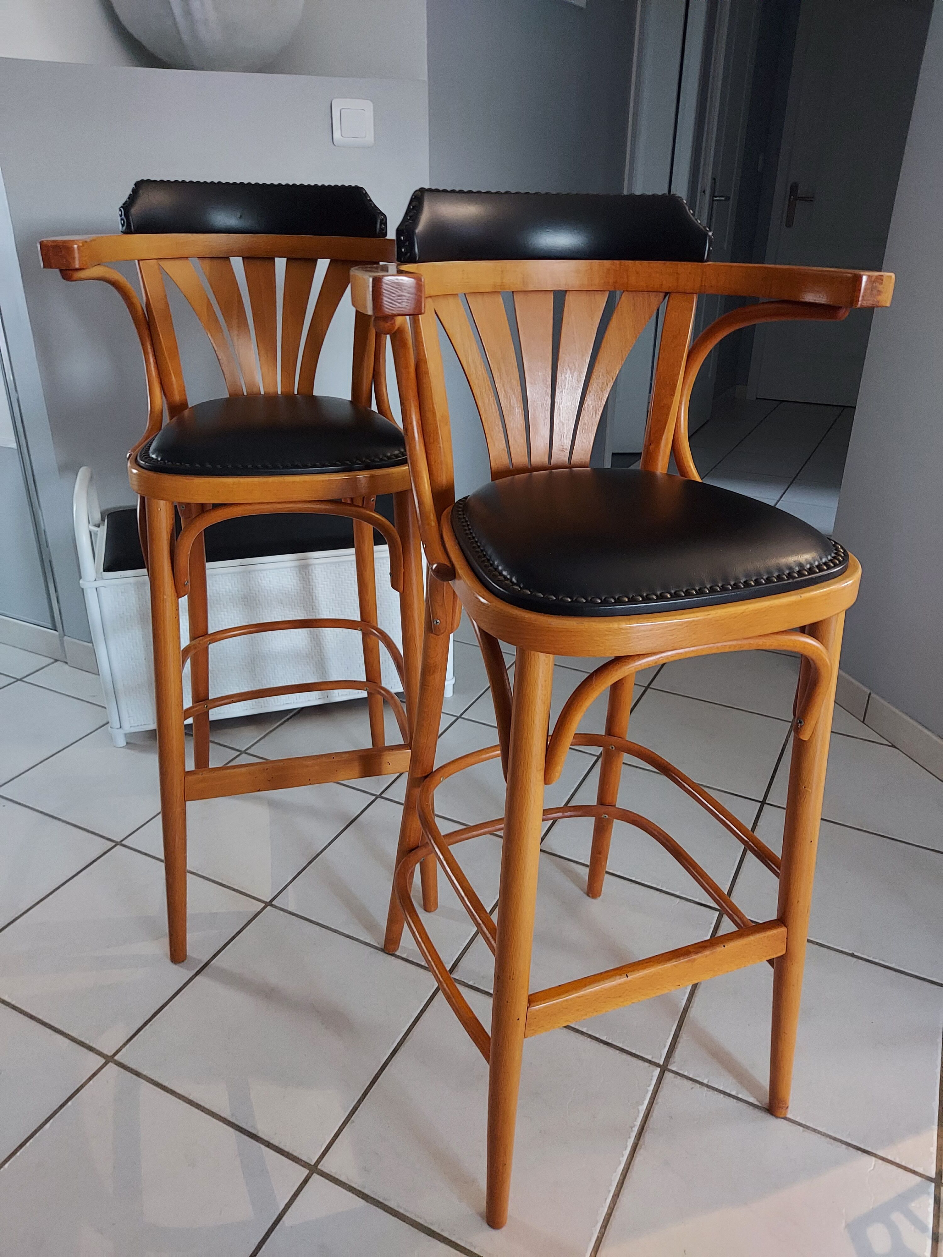 Pair of vintage bistrot bar stools