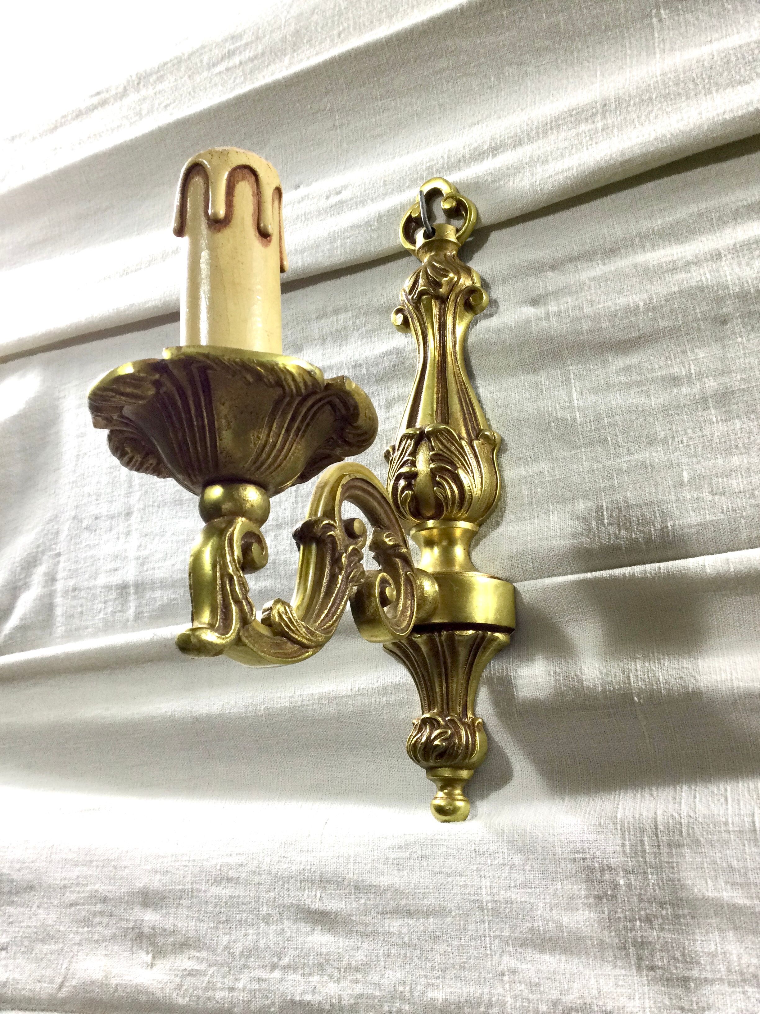 Applies 1 bronze light in Louis XV style