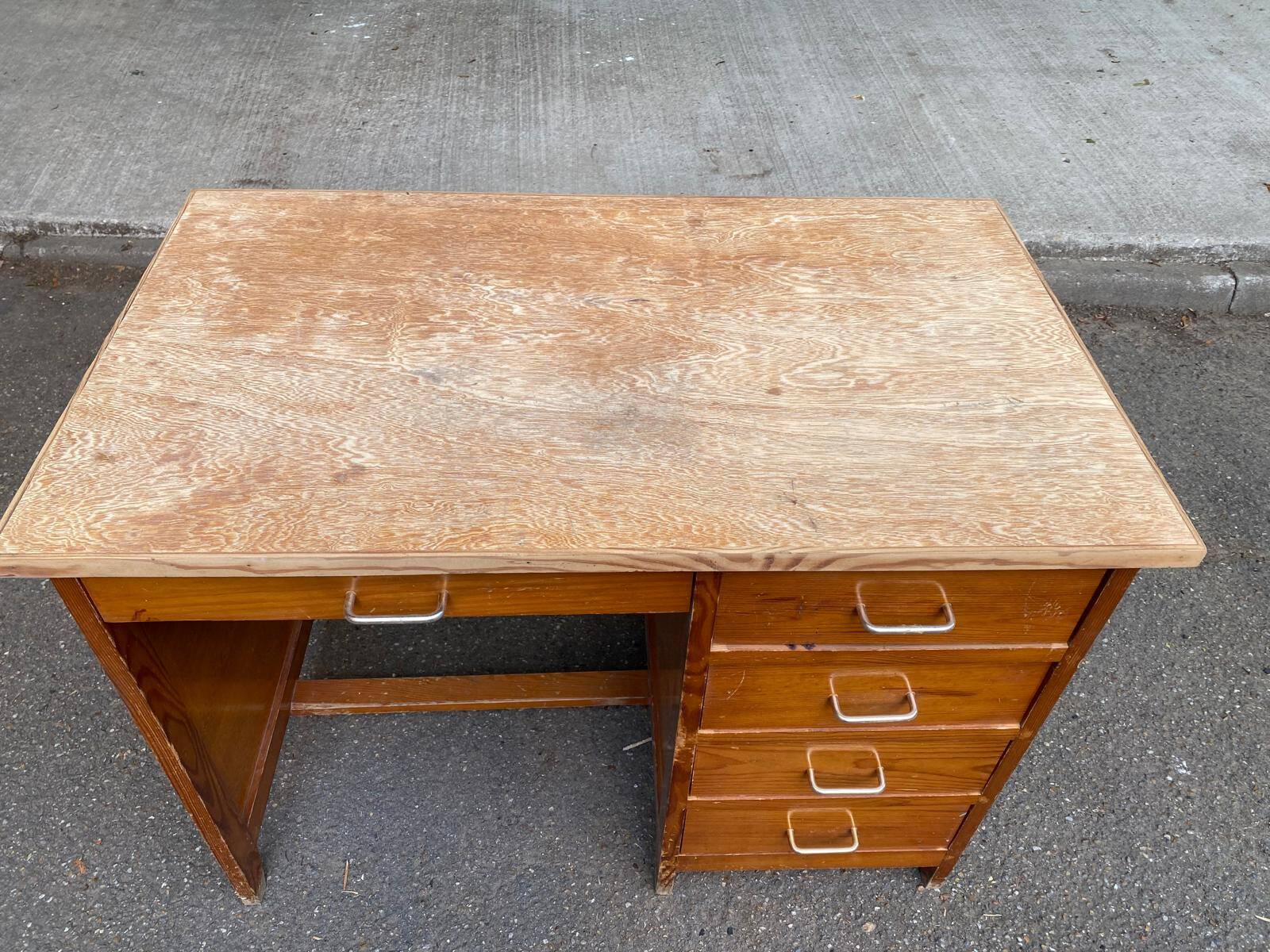 American wooden desk with 5 drawers