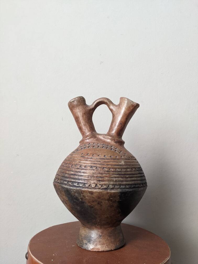Gargoulette en céramique artisanale, poterie ethnique tribale