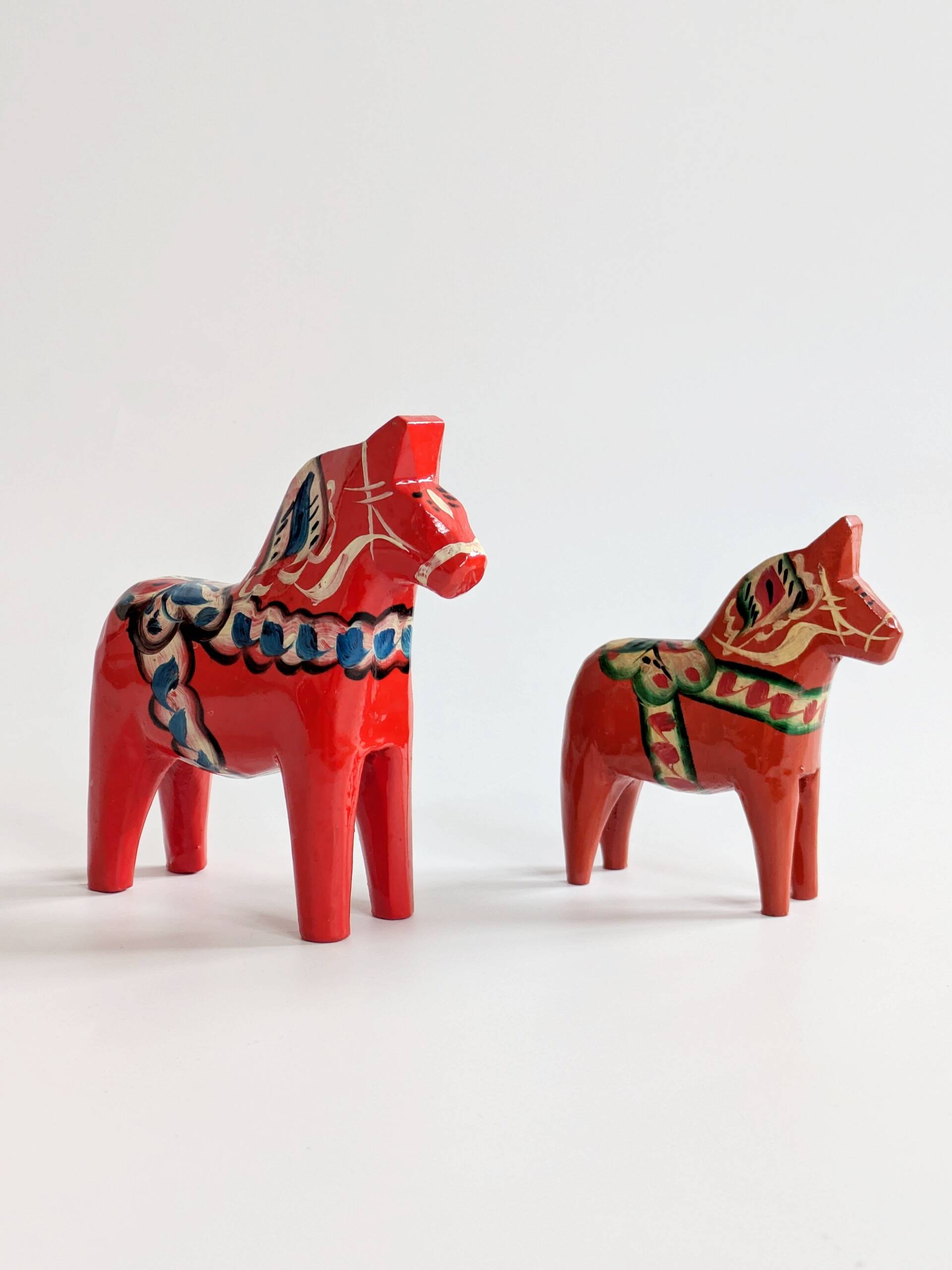 Set of 2 Vintage Swedish Dala Horses in Wood, Hand-Painted Red