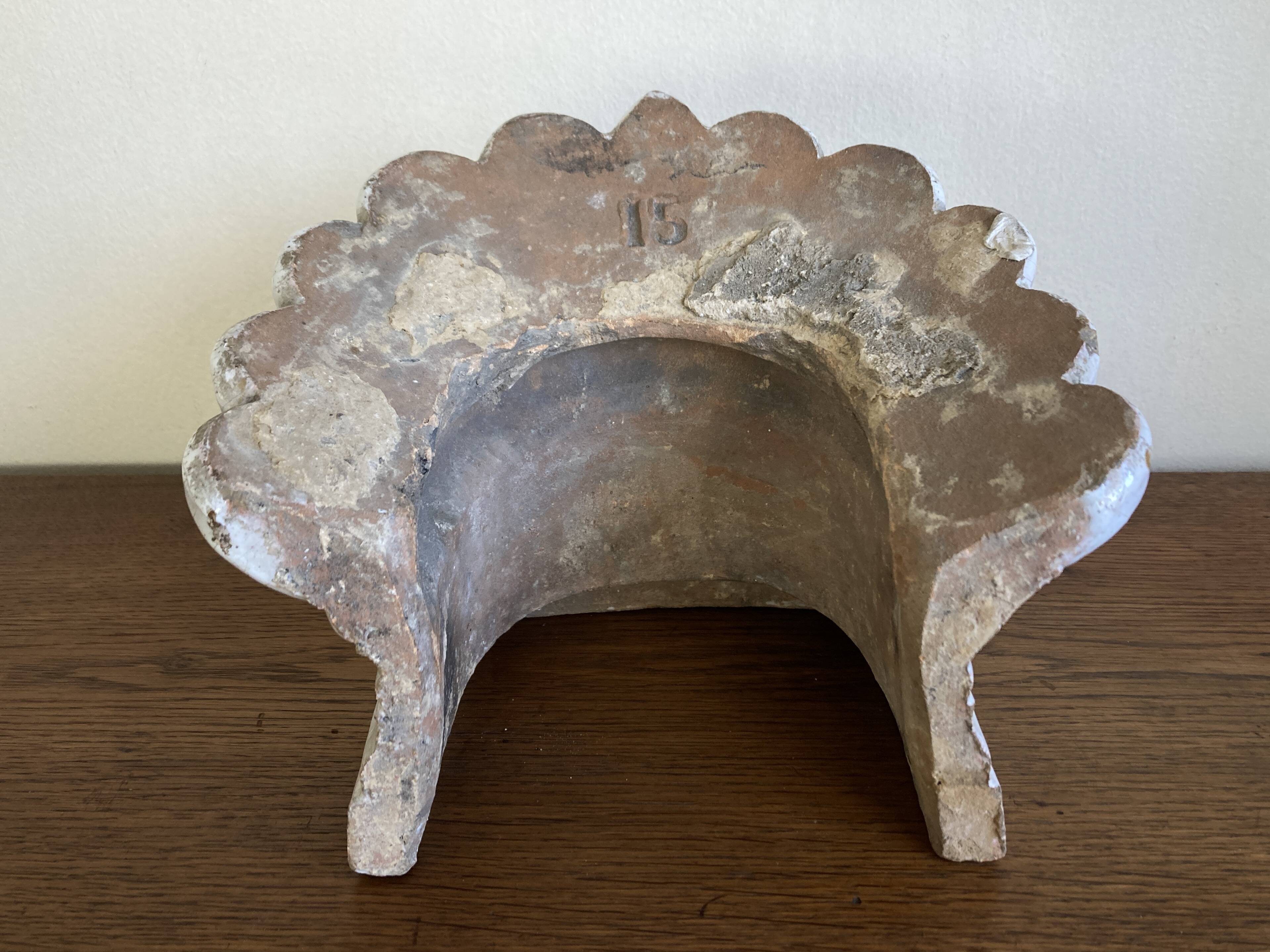 Neoclassical cachepot, mid-19th century, acanthus leaves, terracotta capital