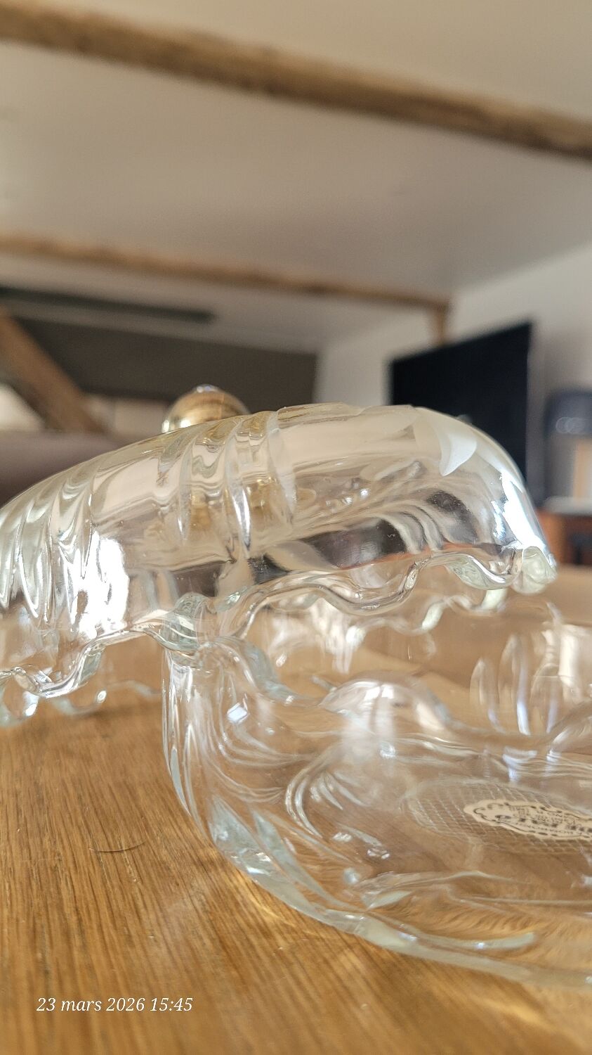 Transparent glass bonbonnière