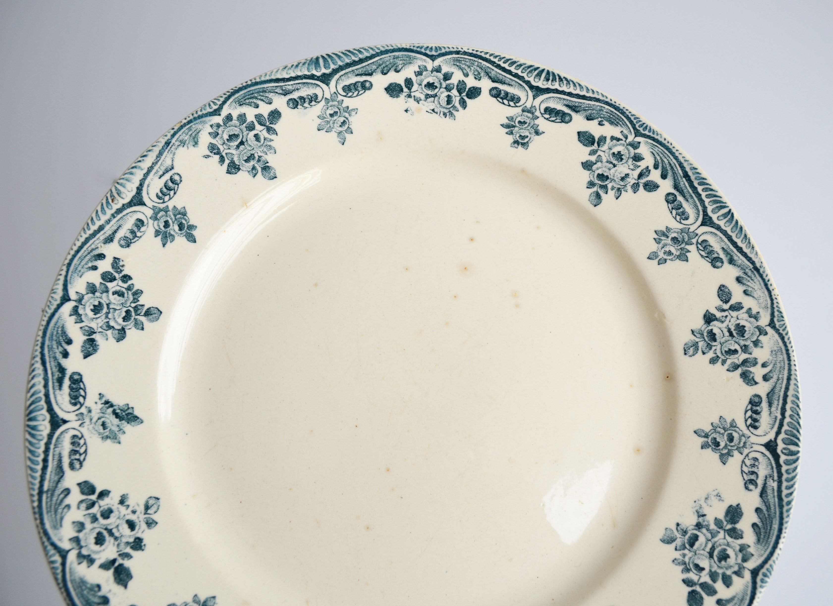 Plates Terre de Fer model bordeaux