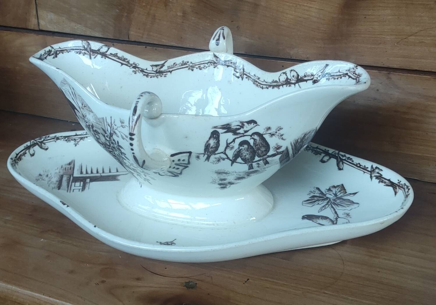 Old Dish Old Sauce Boat Terre De Fer HB & Cie/Art De Table/Sepia