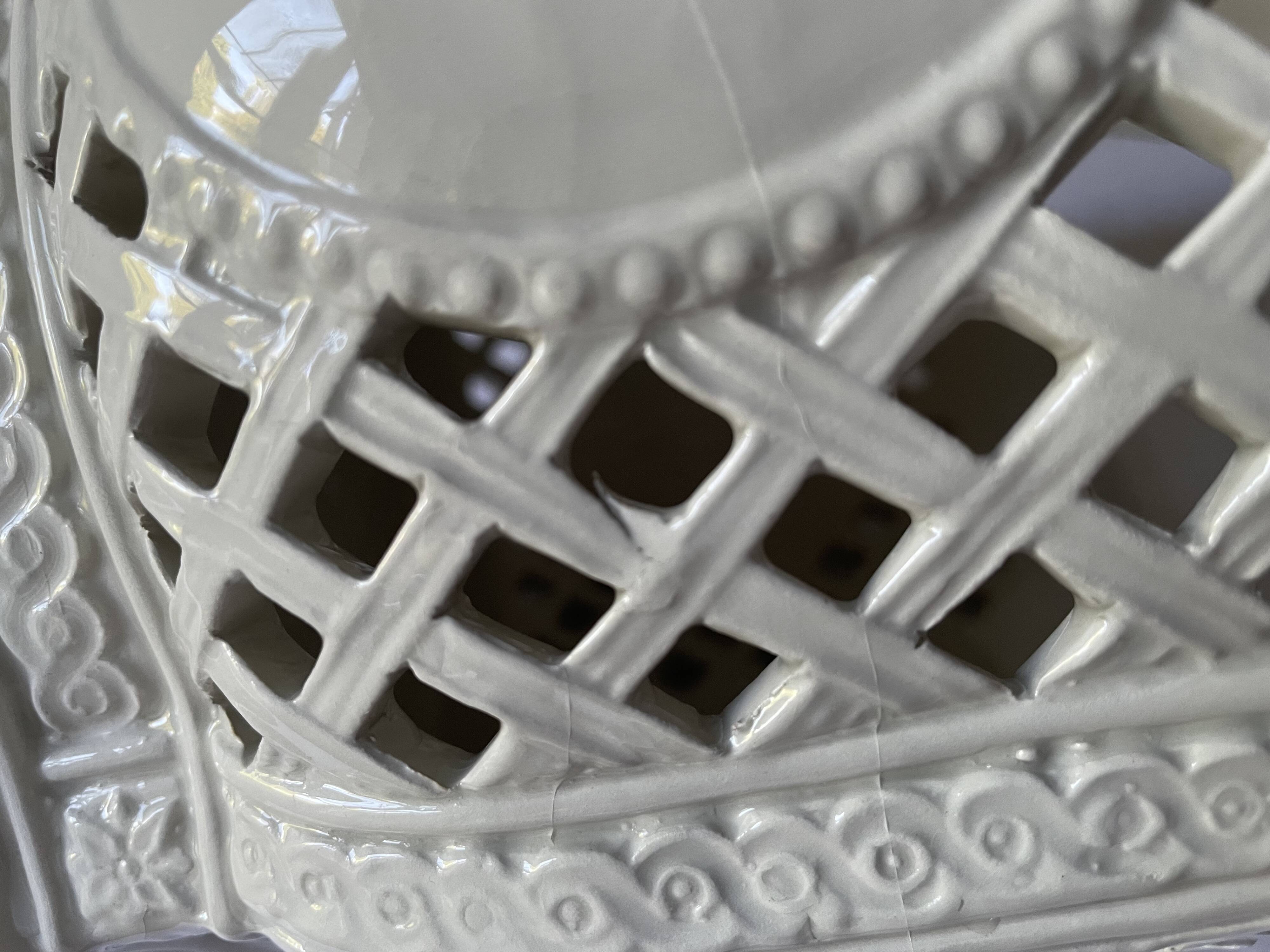 Reticulated pot cover in Italian porcelain