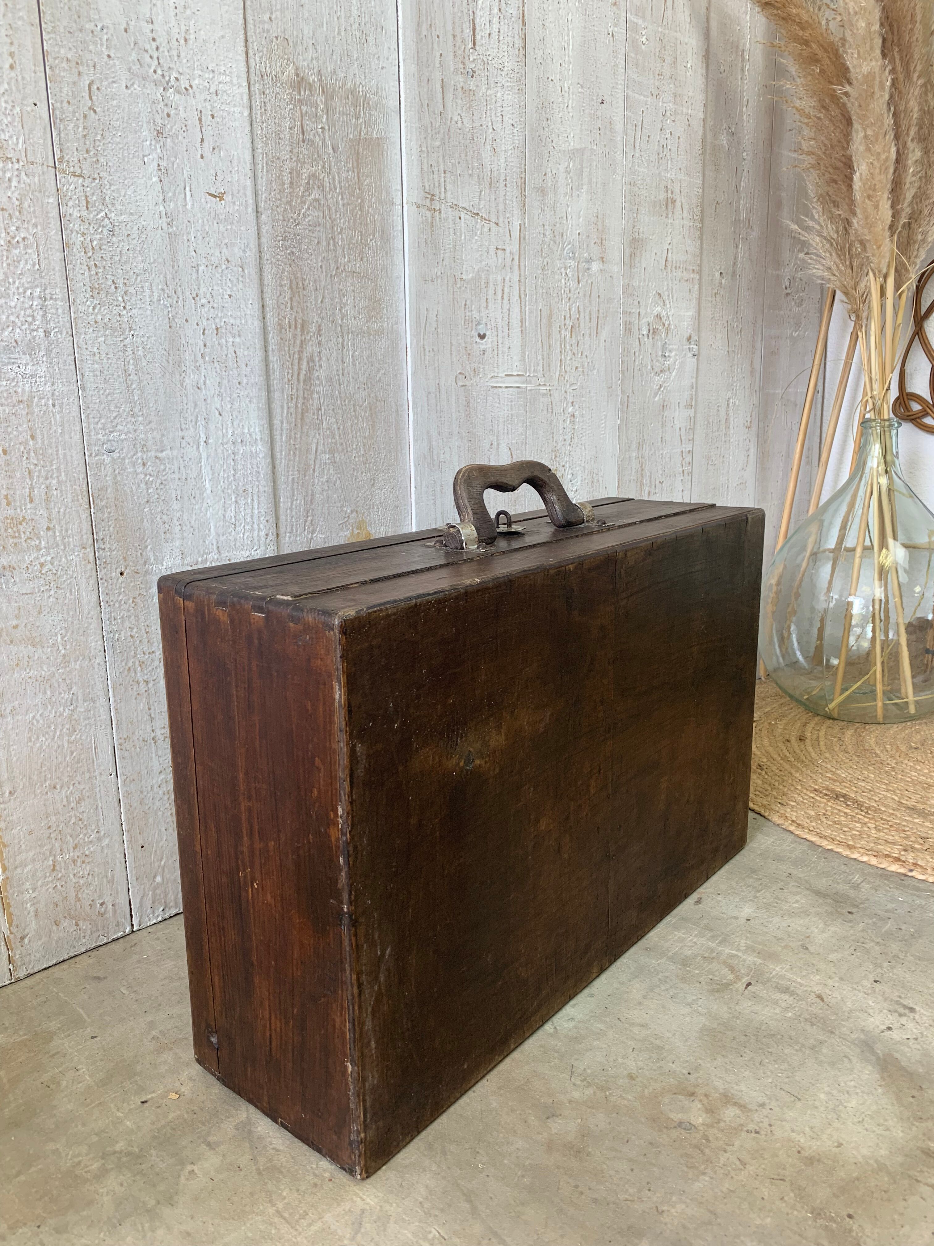 Valise en bois ancienne