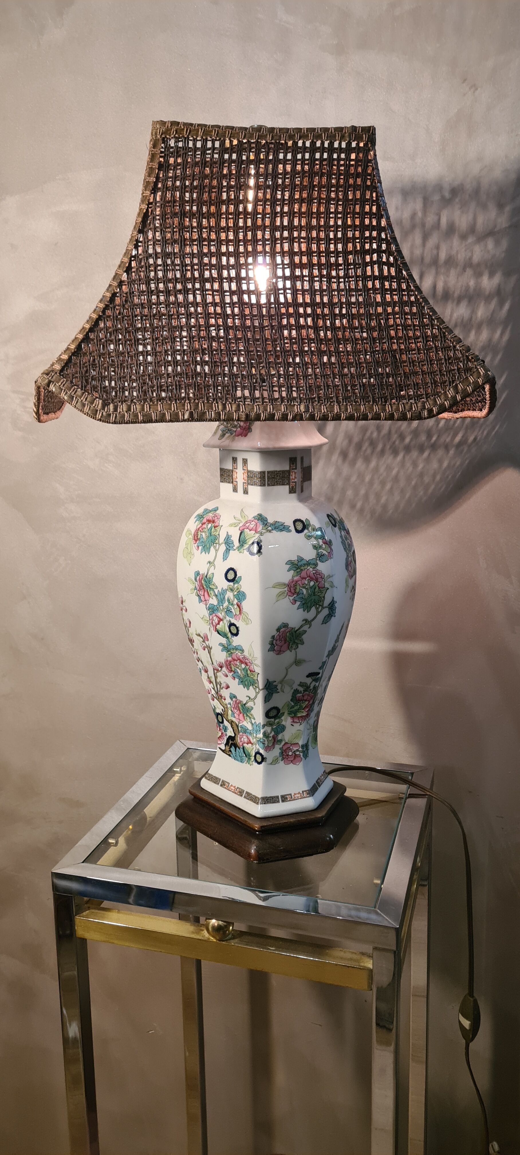 Asian lamp with wooden base, ceramic lamp foot 1940