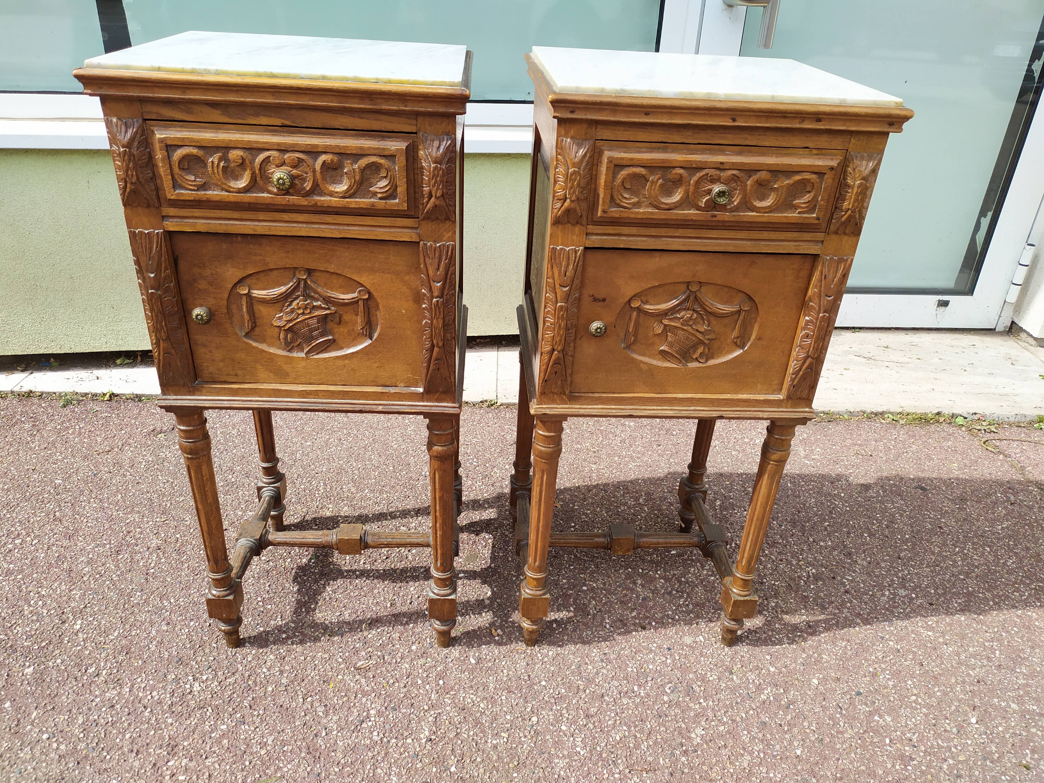 Lot de 2 table de chevet bois sculpté marbre blanc