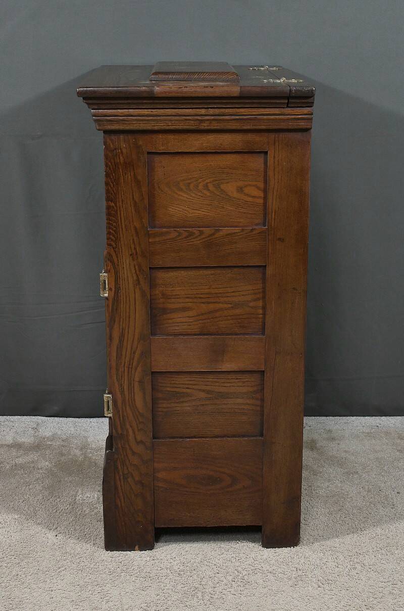 Small Oak Icebox – Early 20th Century