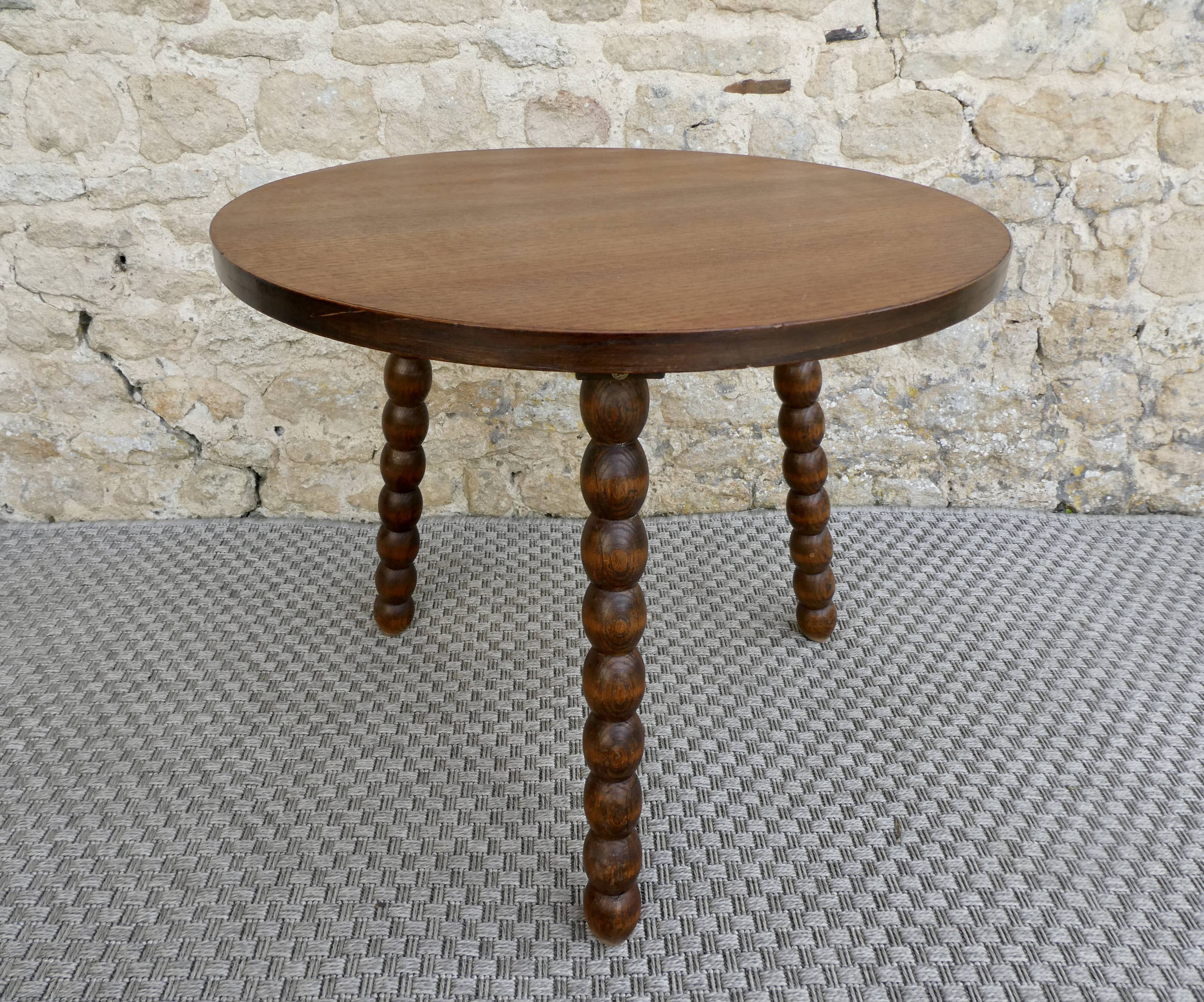 Tripod gueridon with turned wooden legs