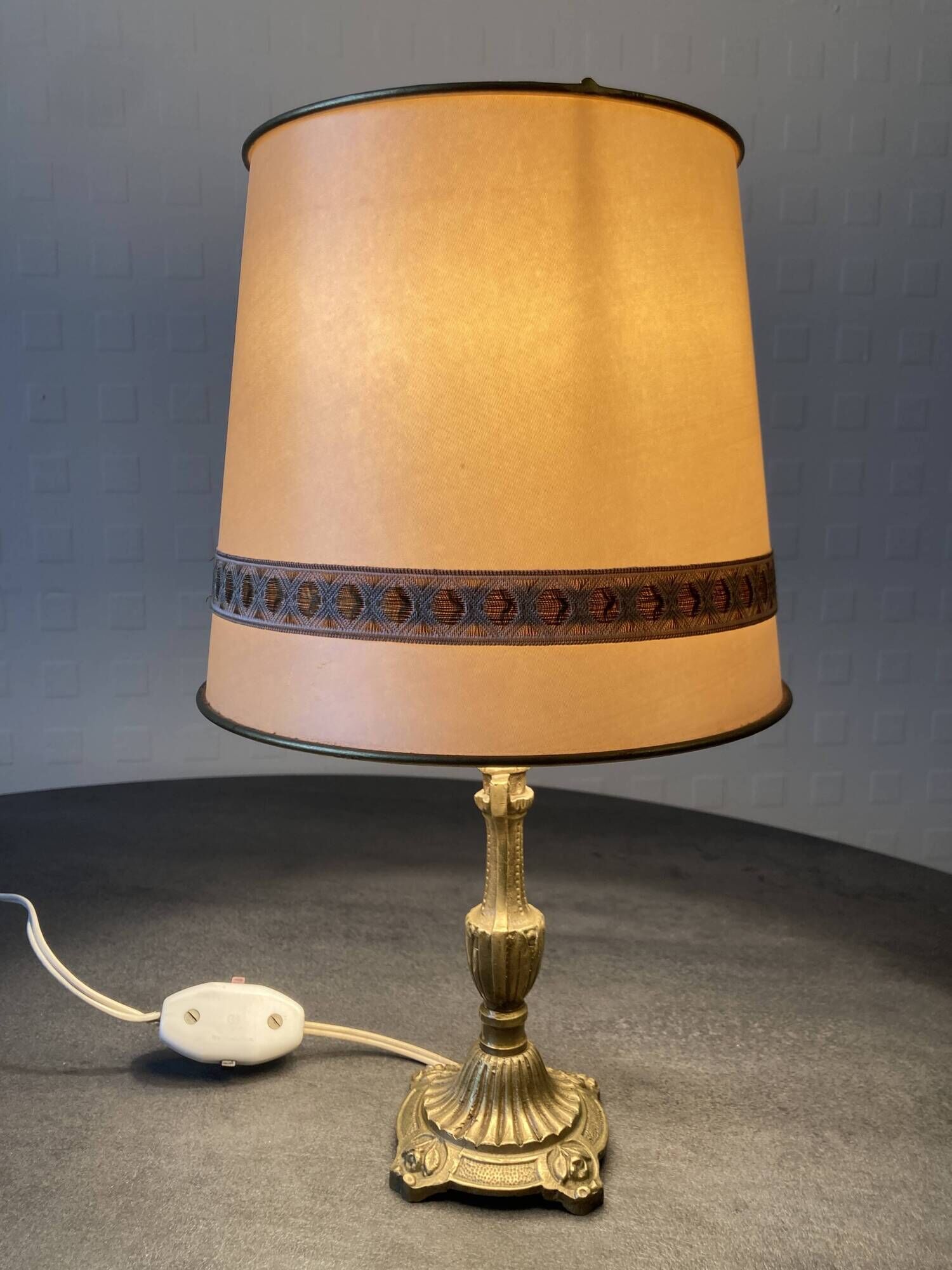 Vintage brass table lamp – 1950s – Rococo style base