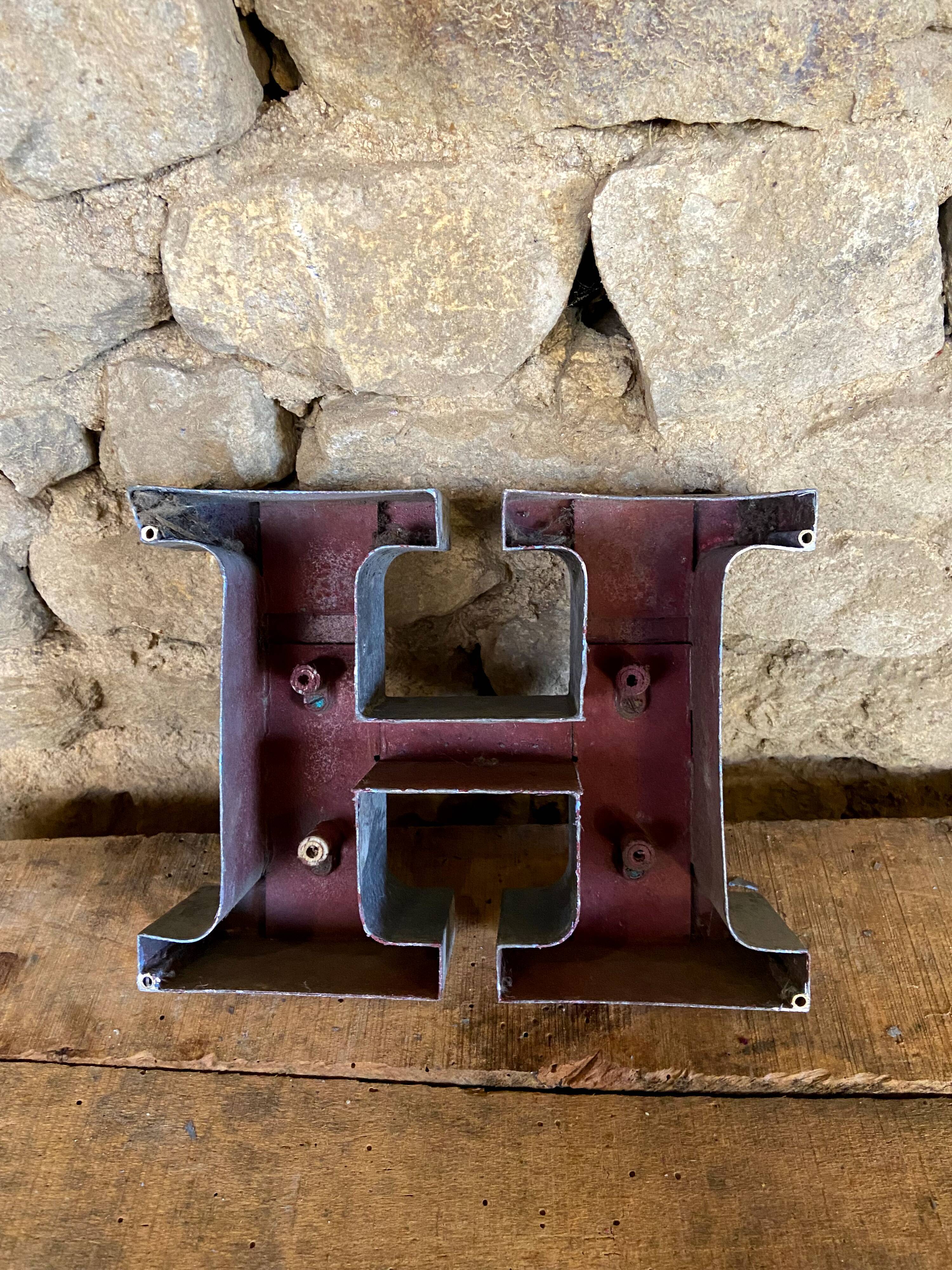 Letter metal H
