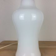 Lampe à poser opaline années 70 space age pied balustre