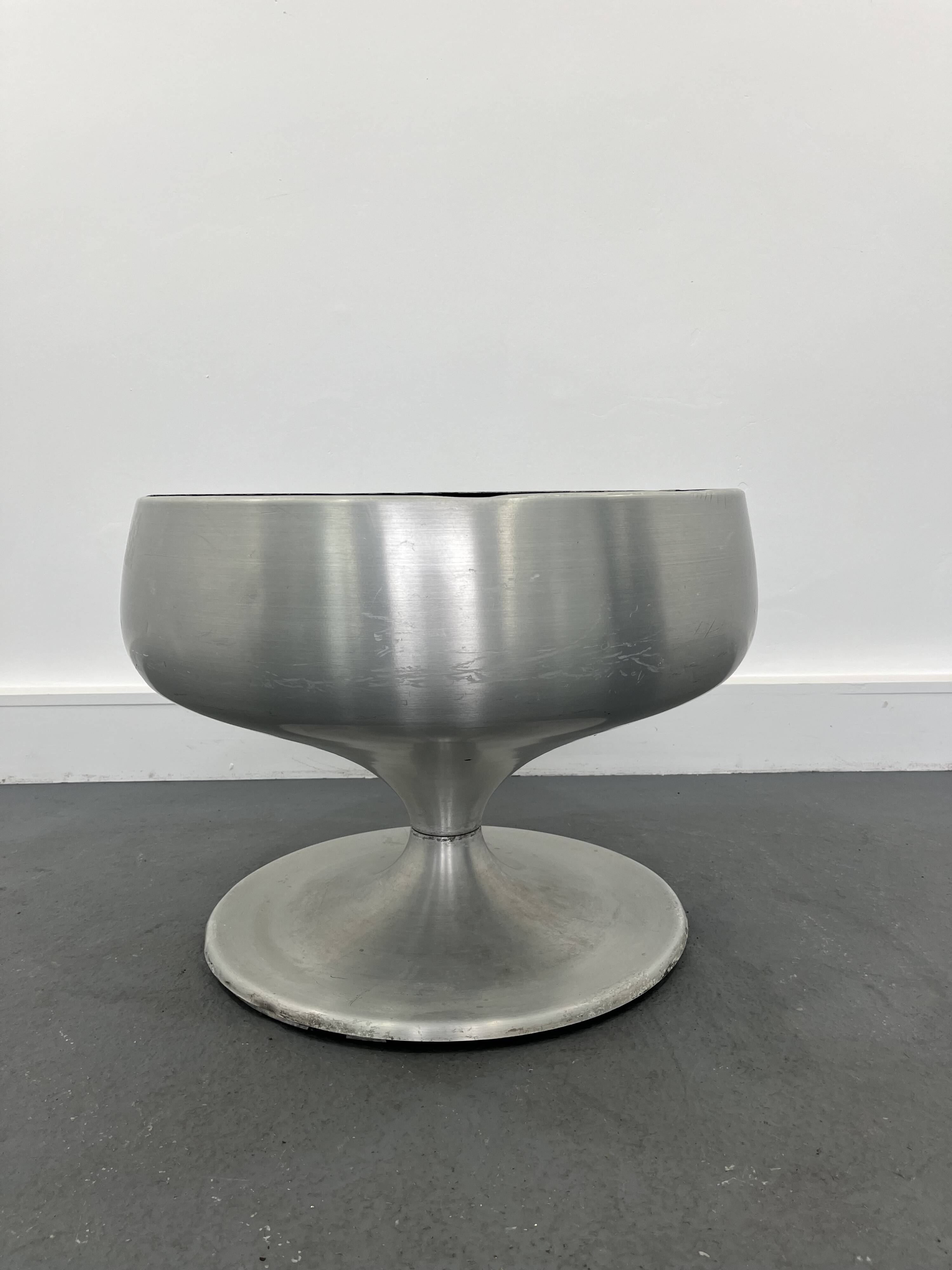 Flowers aluminum round pot, 1970 s
