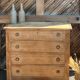 Commode vintage en bois massif brut