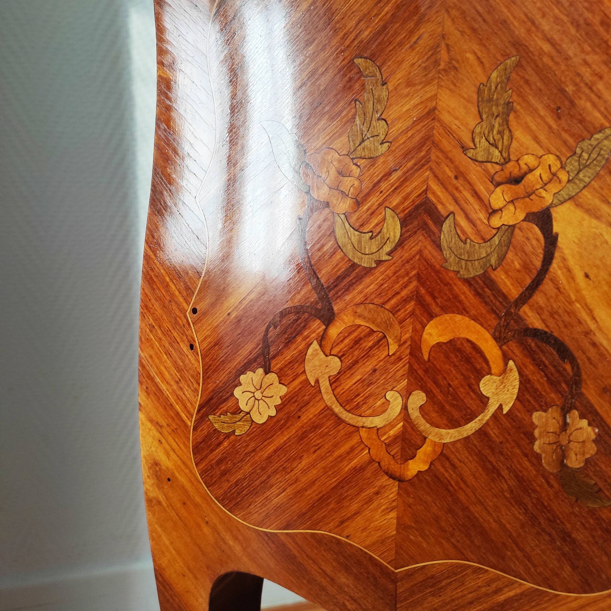Paire de tables de chevet style Louis XV