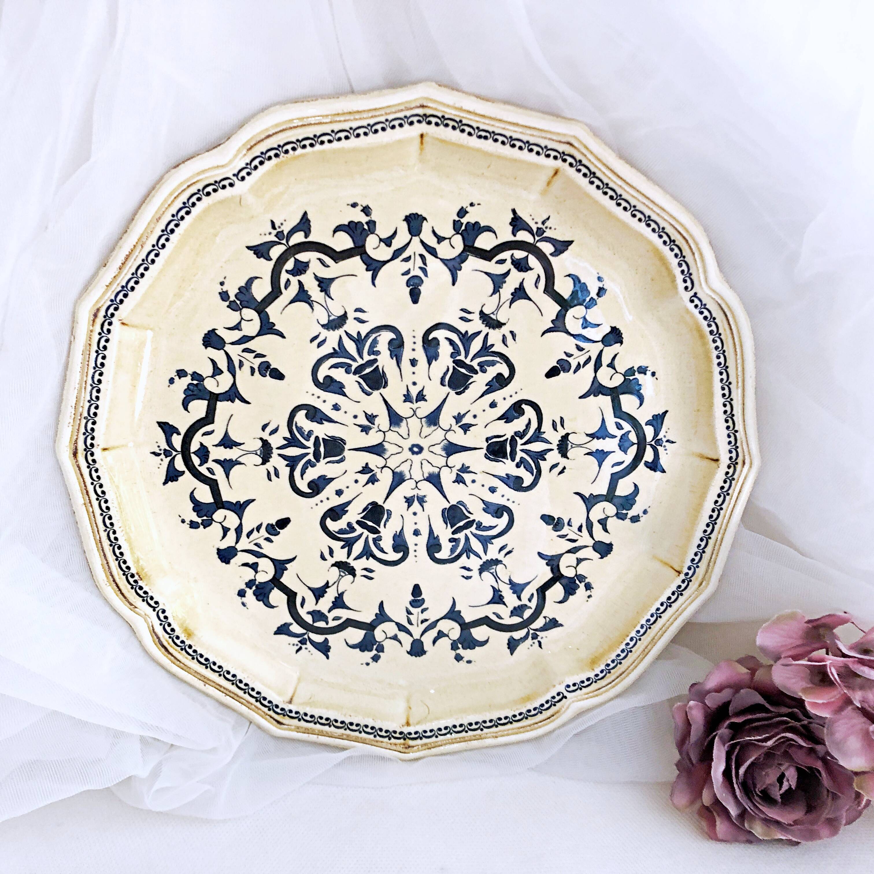 Decorative plate from Salins France decor Heugue 25.5 cm