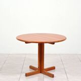 Round dining table by Tarm OG Stole Mobelfabrik in solid teak