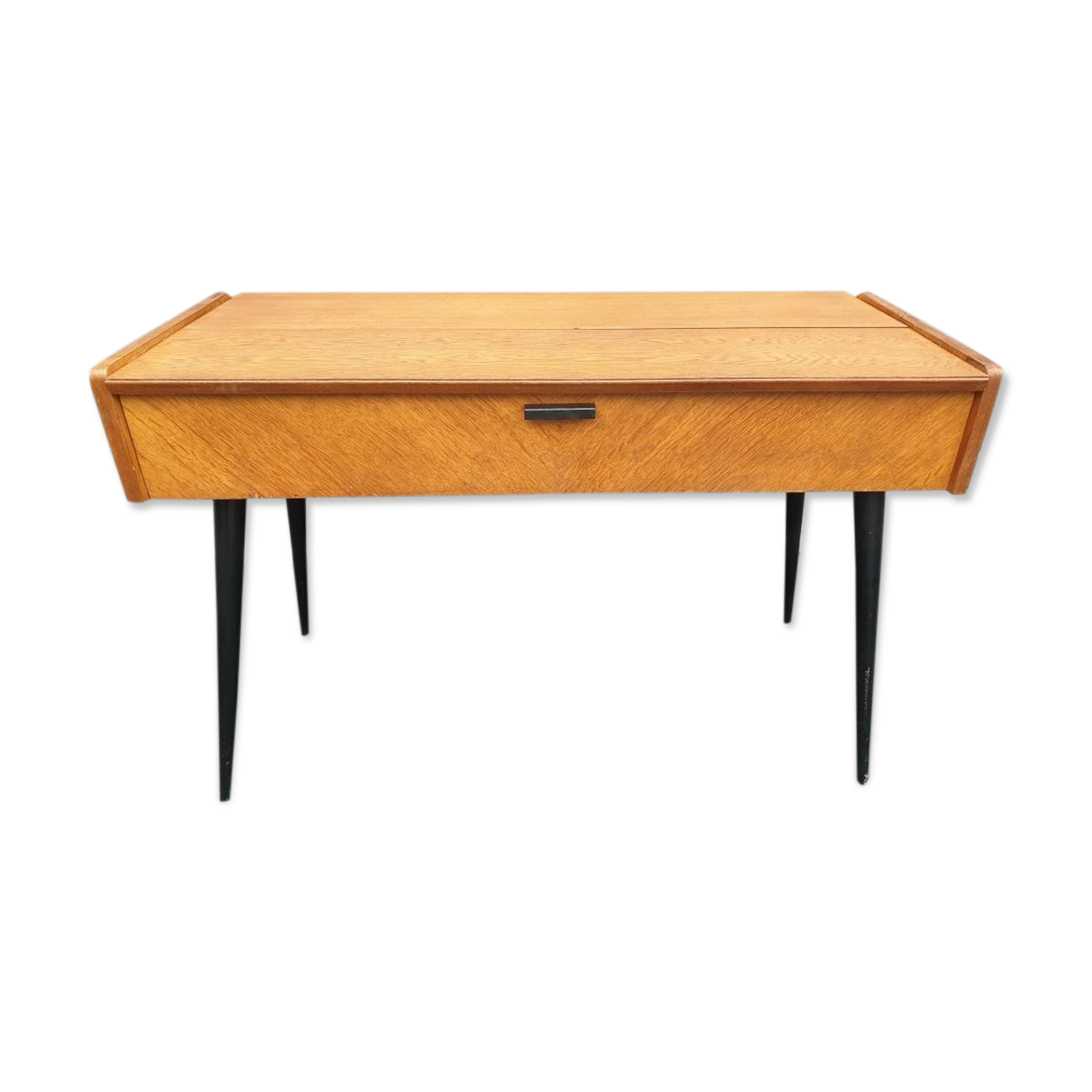 Console serves Singer Scandinavian design 1960