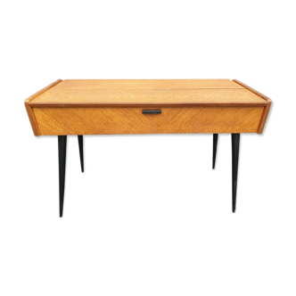 Console serves Singer Scandinavian design 1960