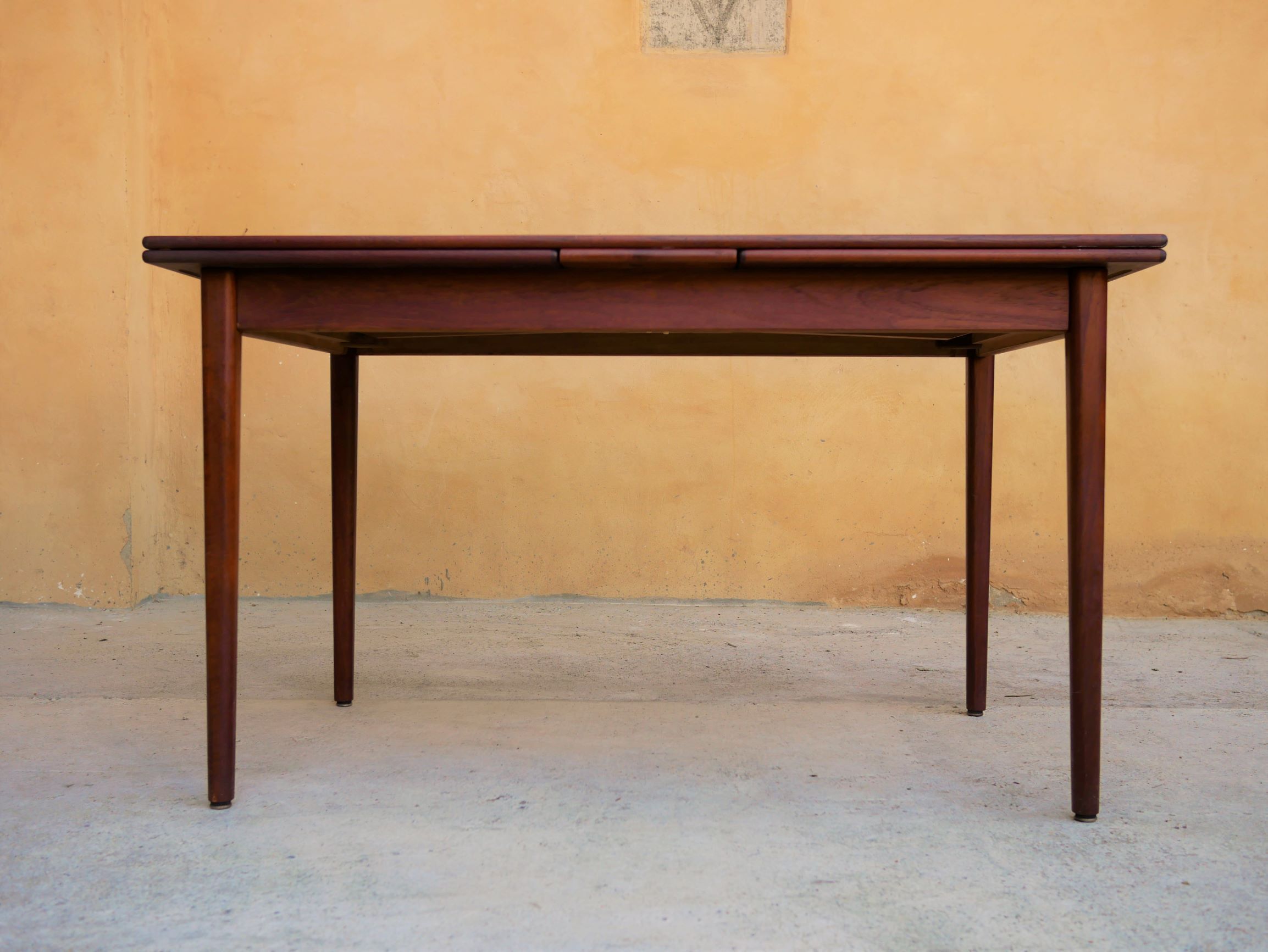 Scandinavian teak expandable dining table by Farstrup Mobelfabrik editions