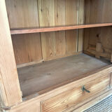 Small Parisian wardrobe "bonnetière"