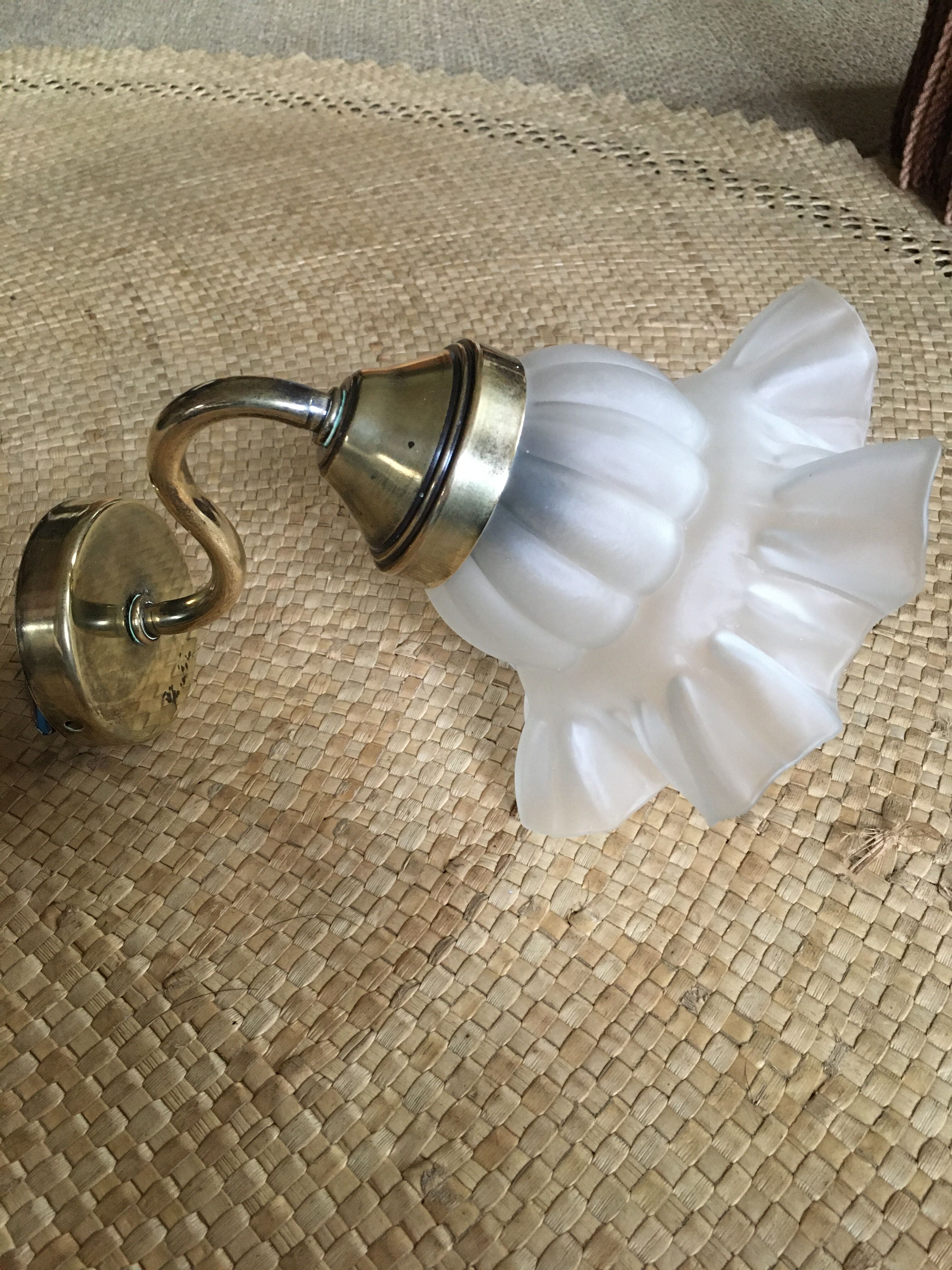 Swan neck sconce