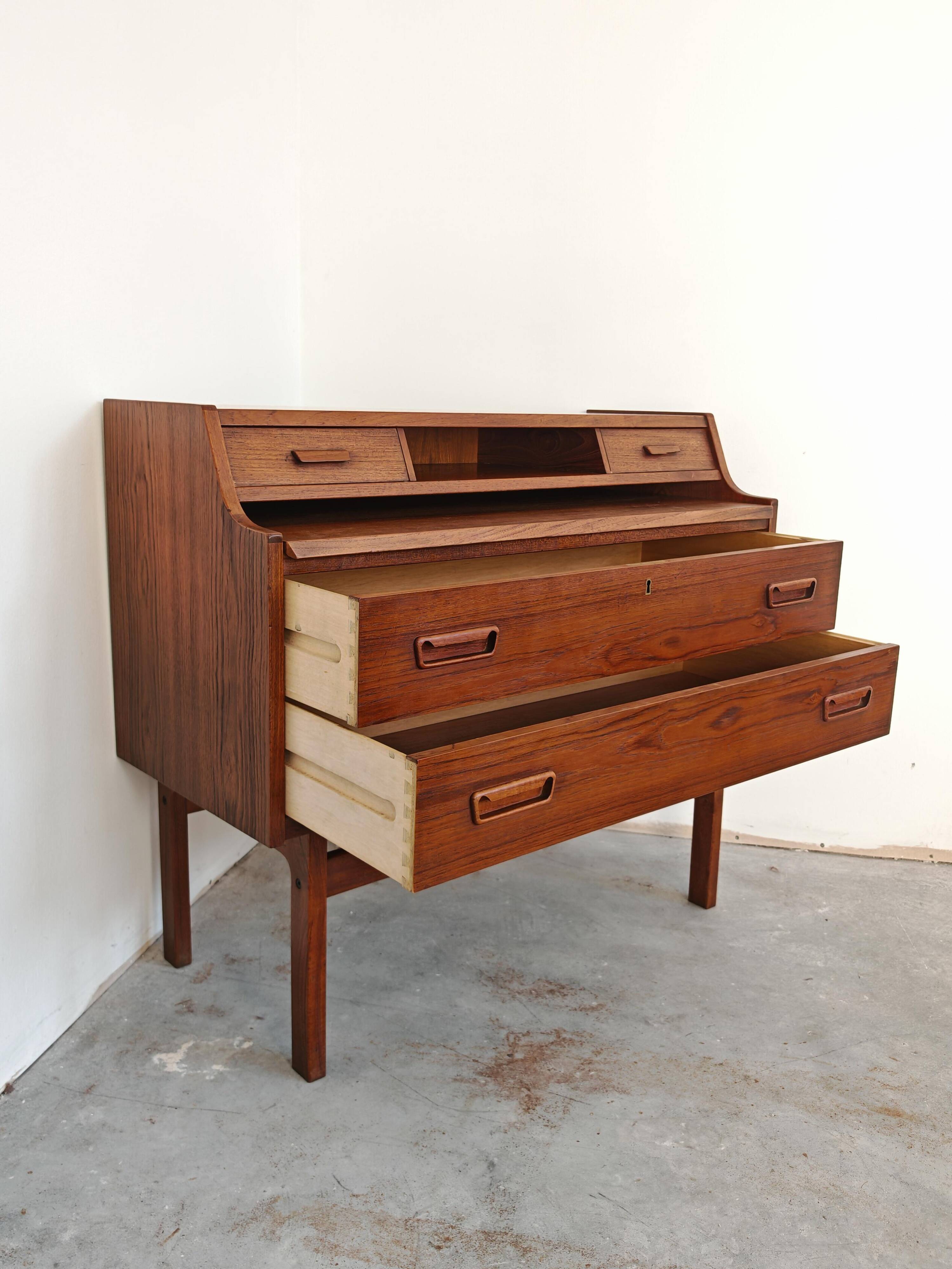Bureau et commode Mid Century Modern par Arne Wahl Iversen 1960s