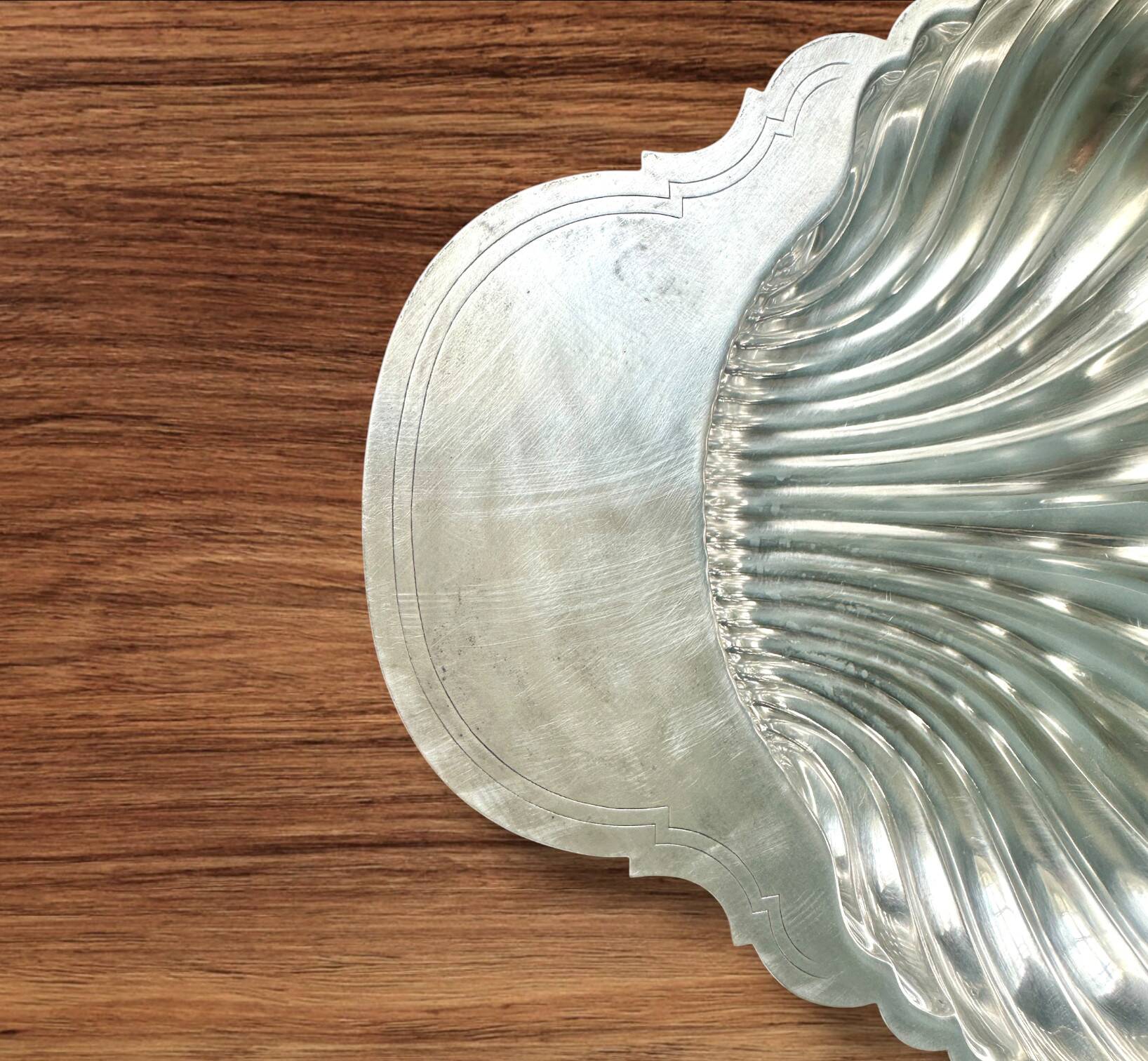 Grand plat de service Fleuron - Christofle en métal argenté forme coquille