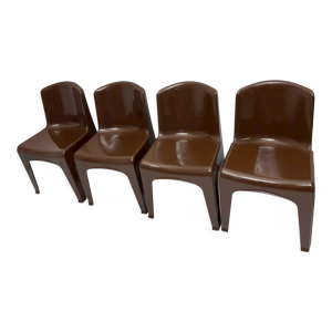 4 chaises empilables par Gilac