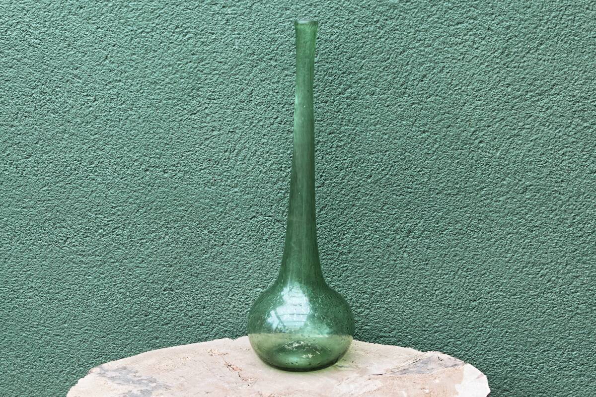 Single-flower vase in blown, bubbled glass, signed Biot
